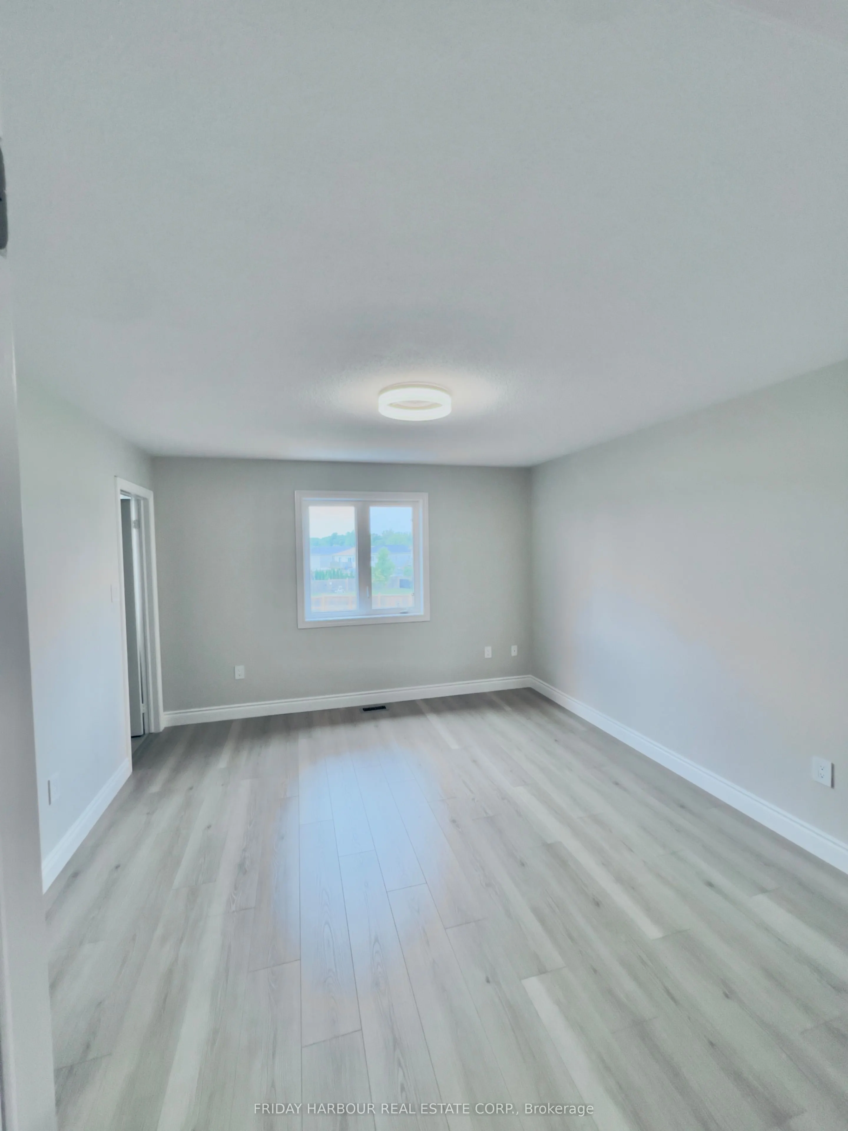 16 Admiral Crescent