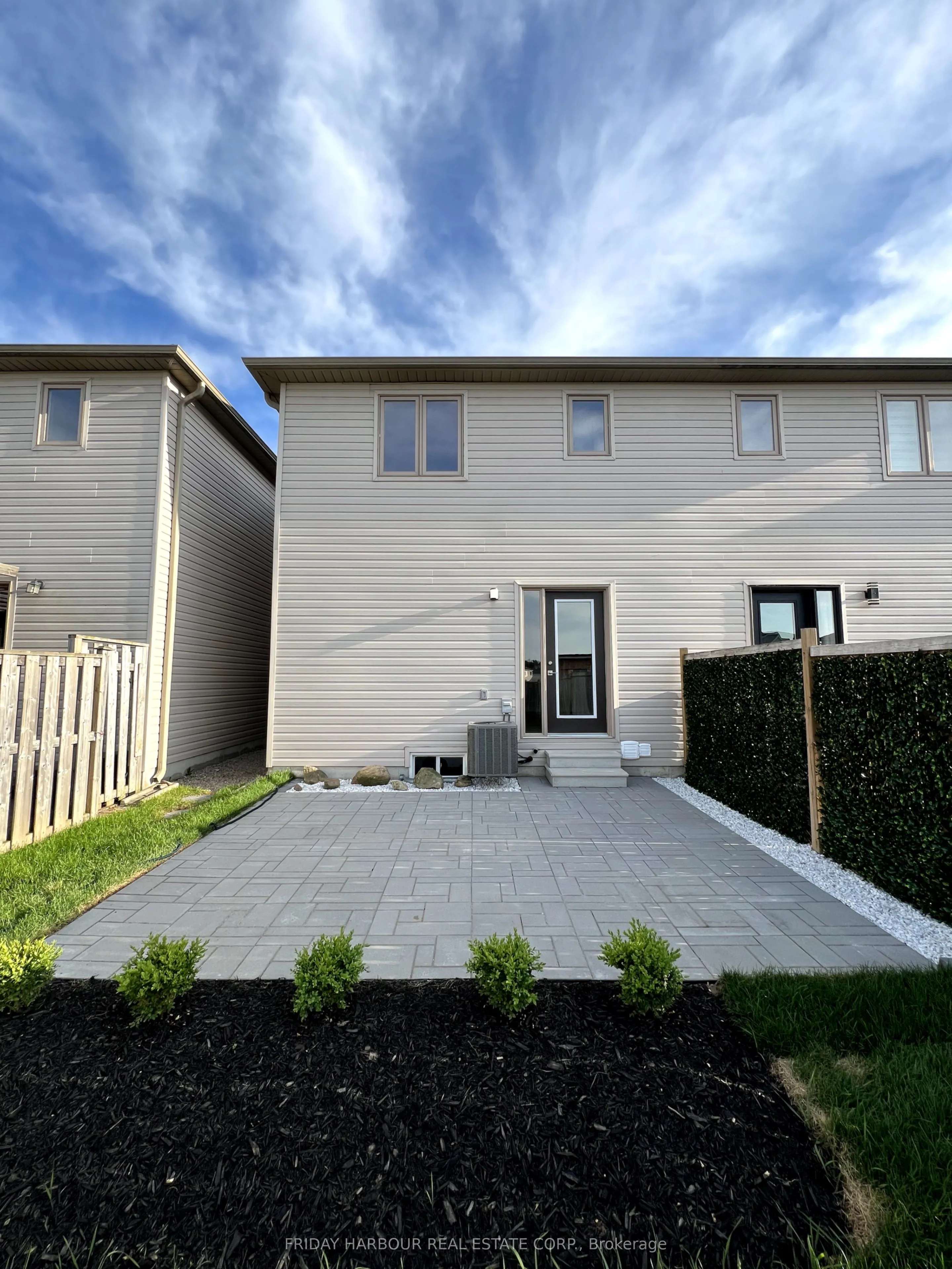 16 Admiral Crescent