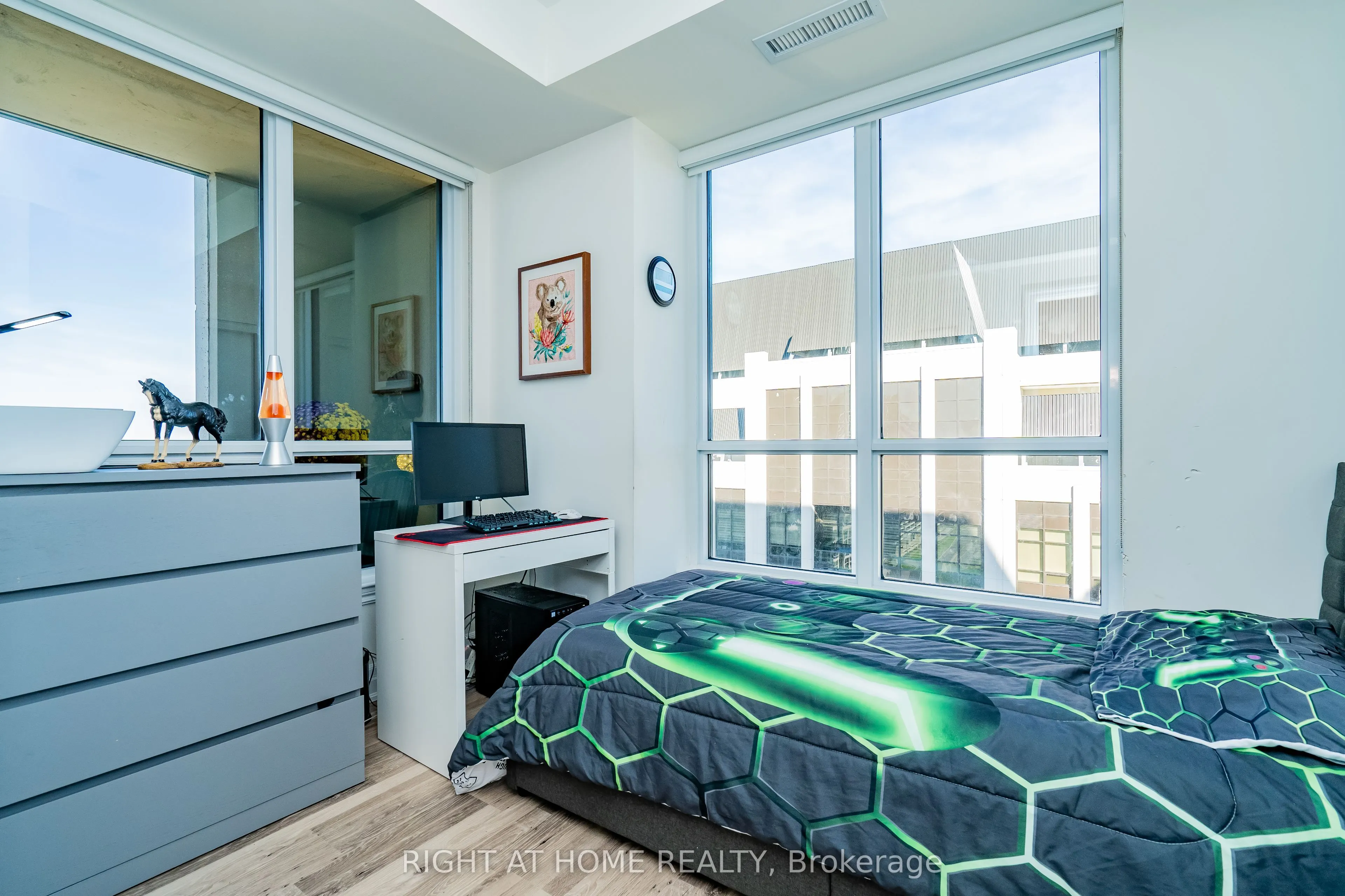 9075 Jane Street, #2309