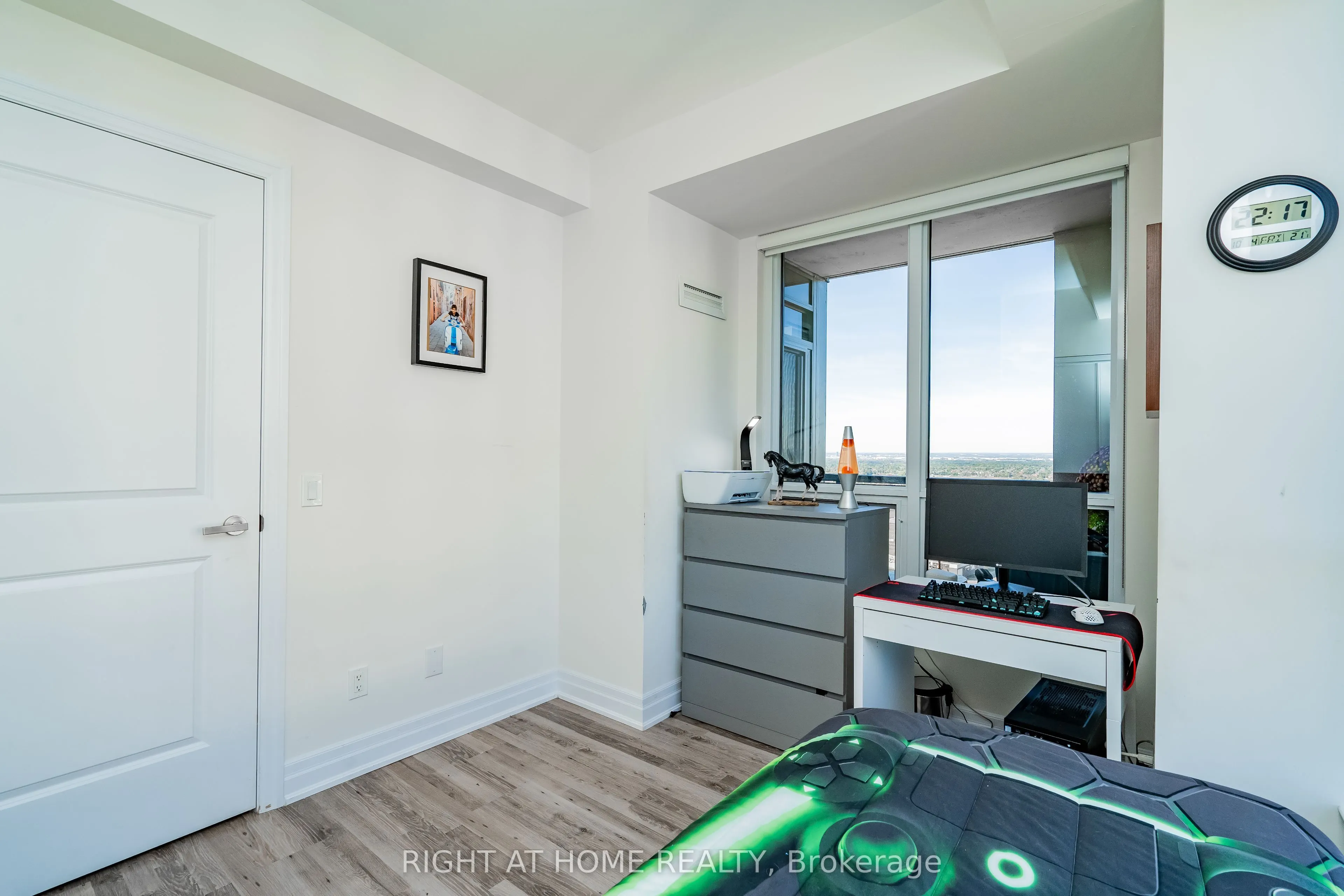 9075 Jane Street, #2309