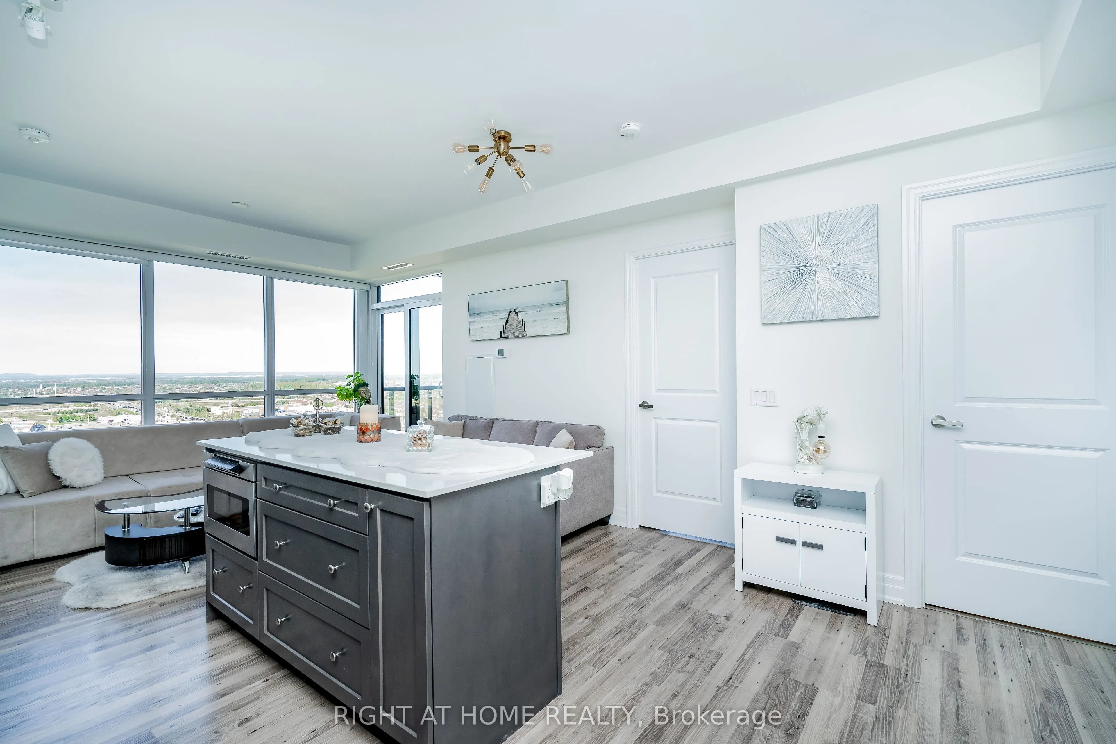 9075 Jane Street, #2309
