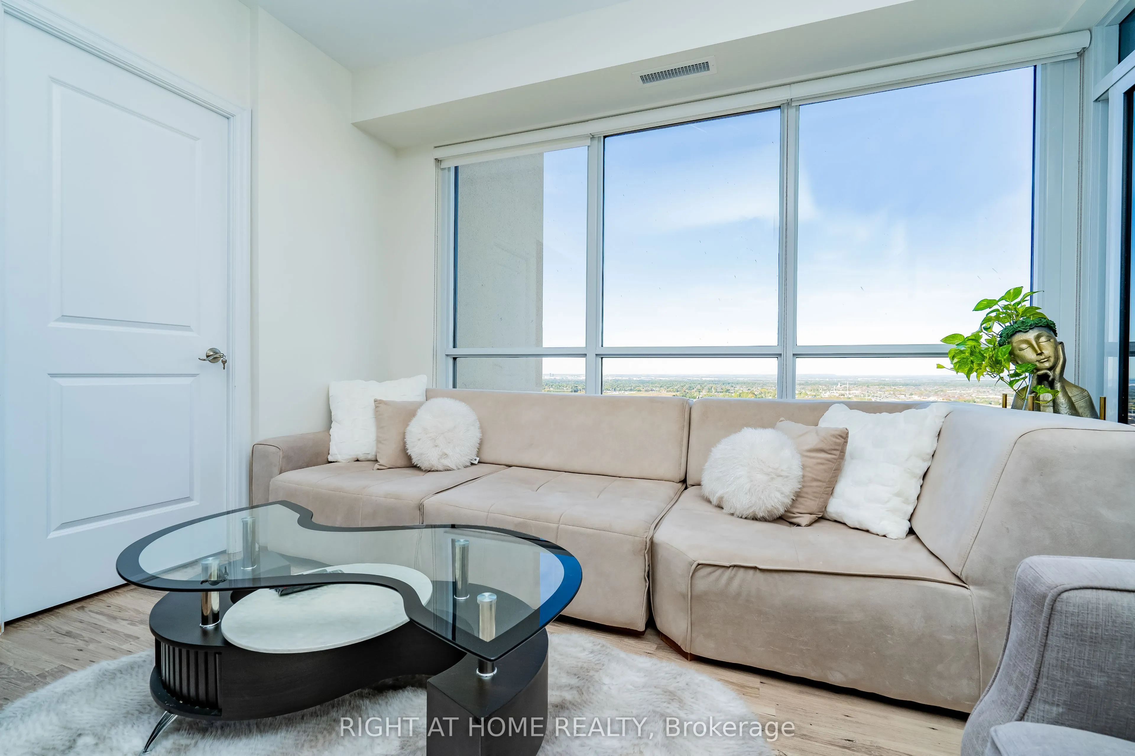 9075 Jane Street, #2309