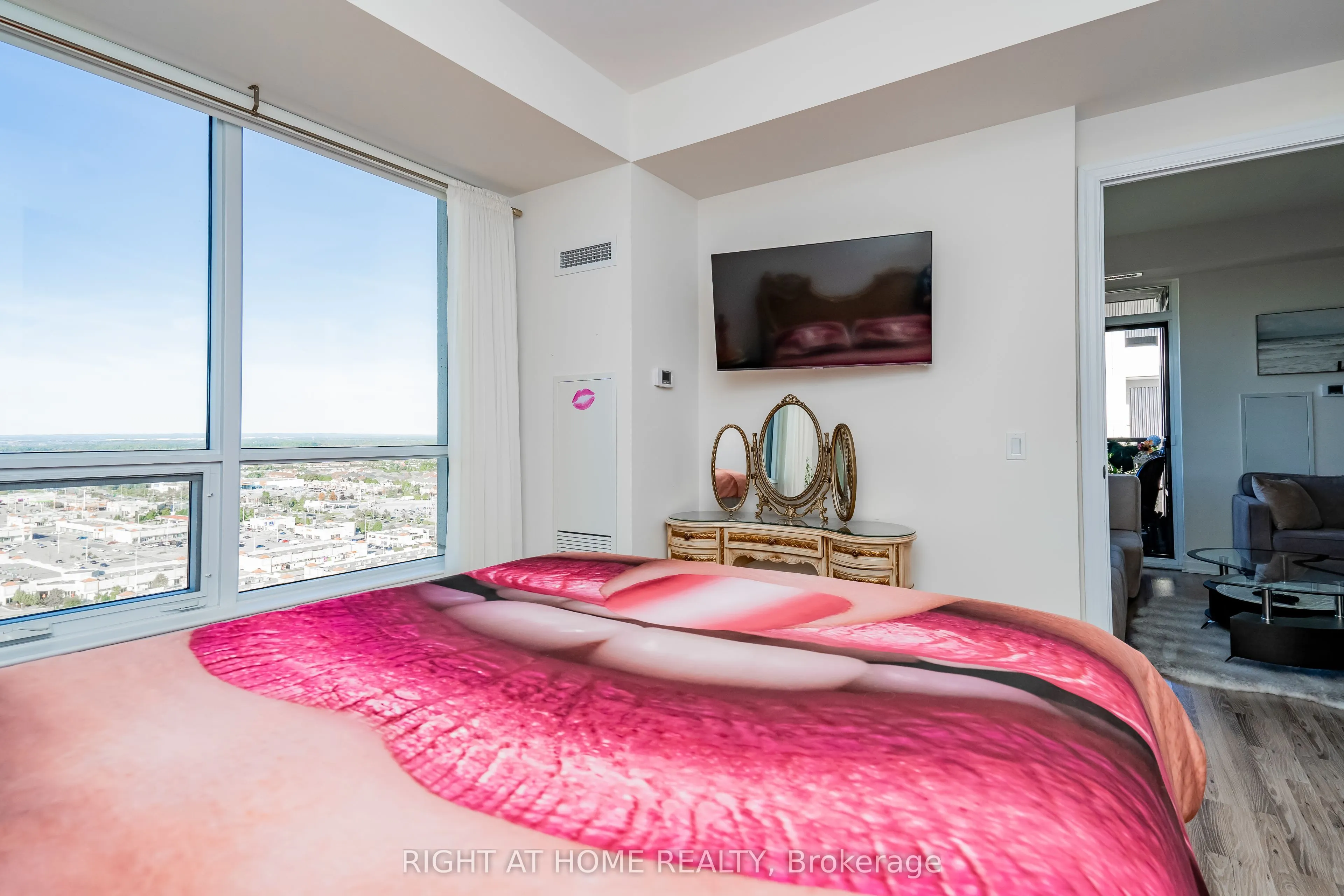 9075 Jane Street, #2309