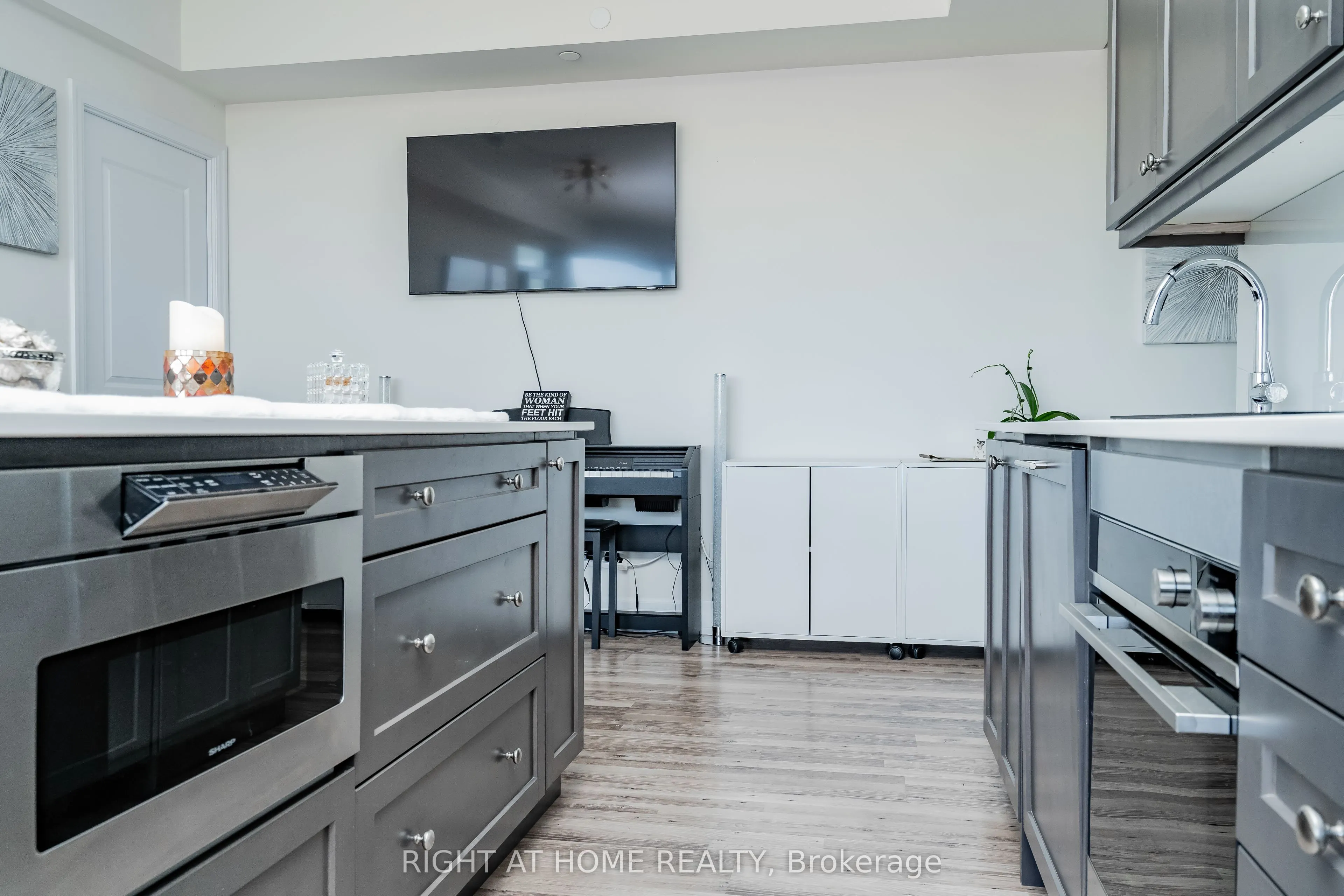 9075 Jane Street, #2309