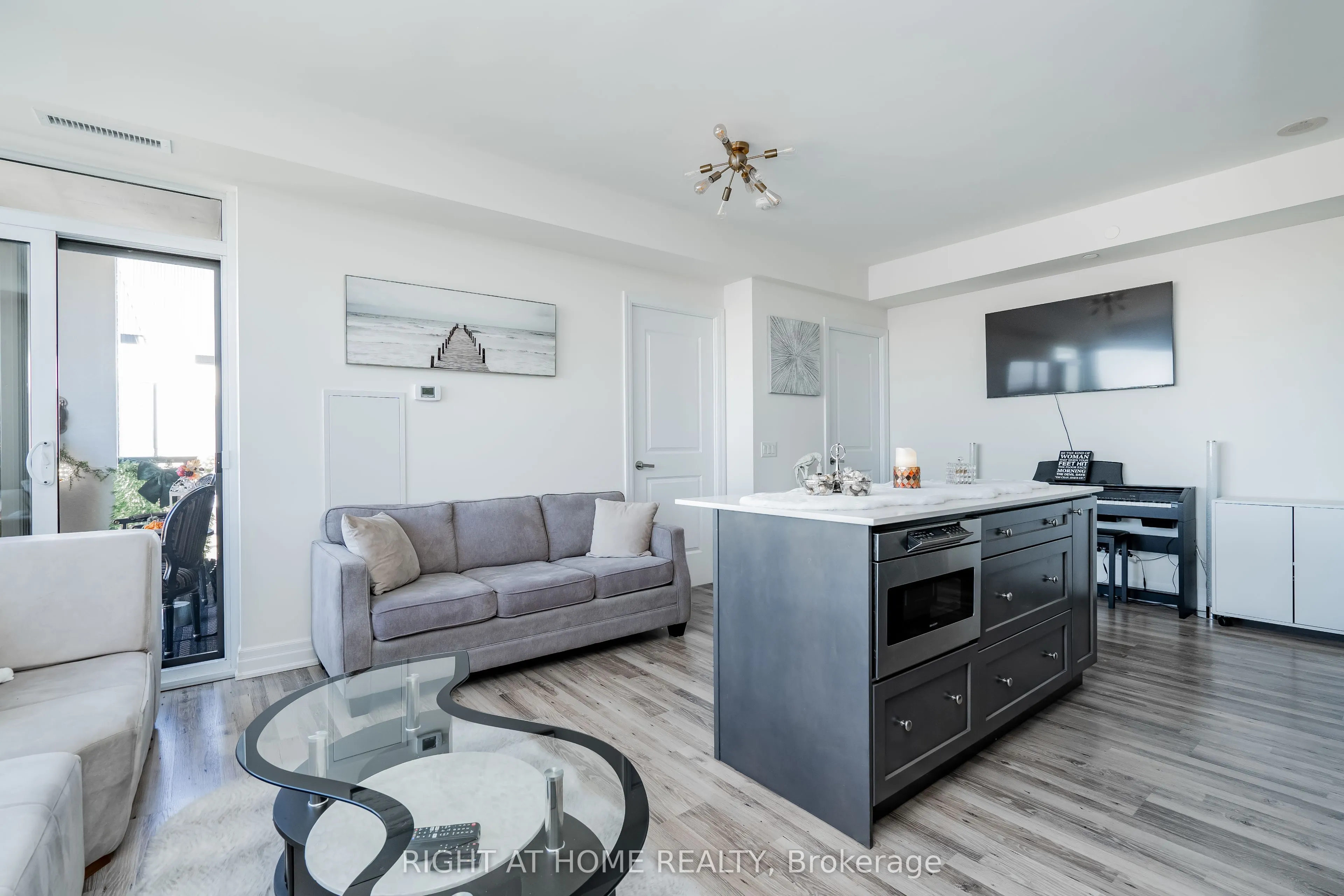 9075 Jane Street, #2309