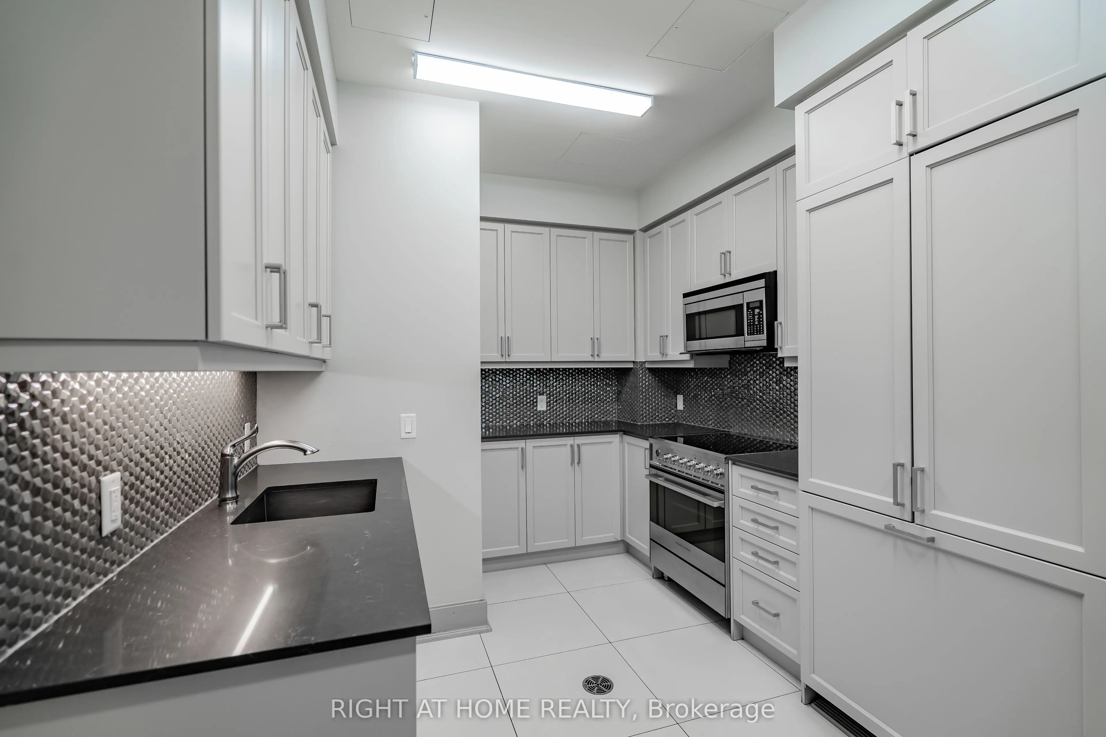 9075 Jane Street, #2309
