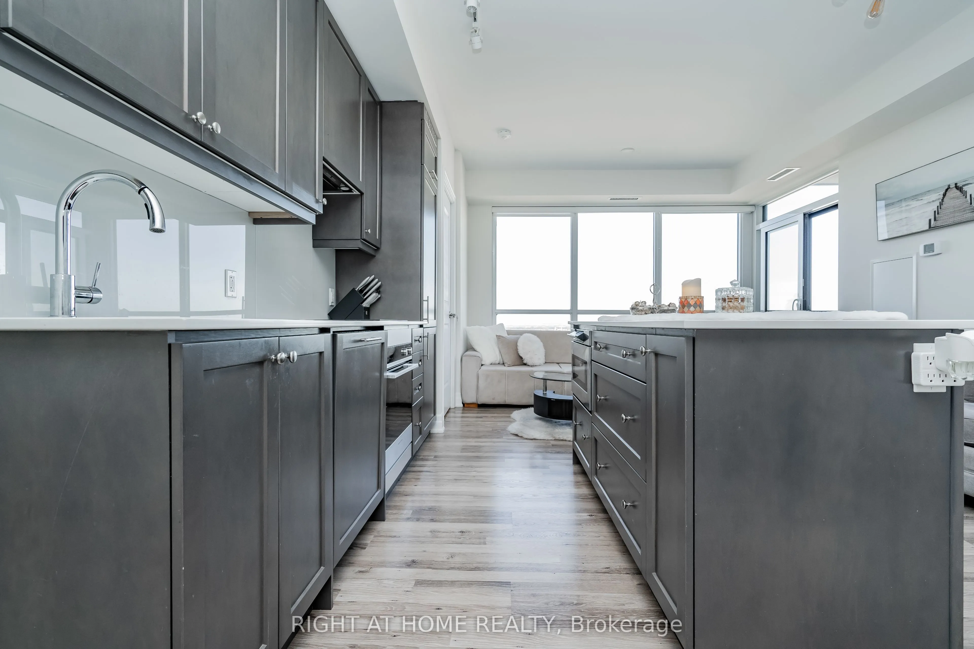 9075 Jane Street, #2309