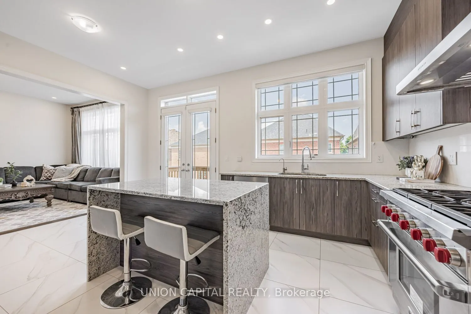 8 Drizzel Crescent