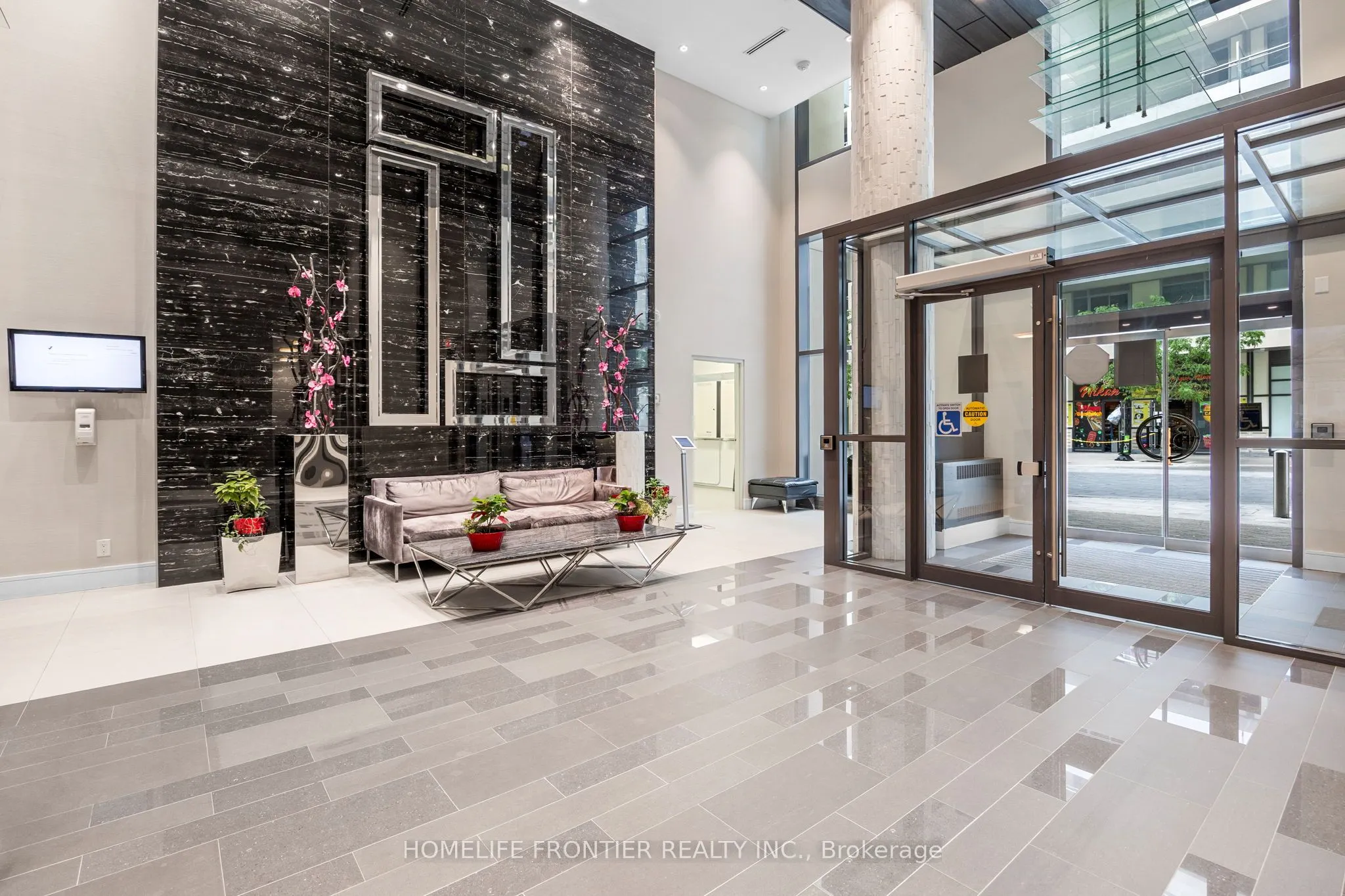 9201 Yonge Street, #807