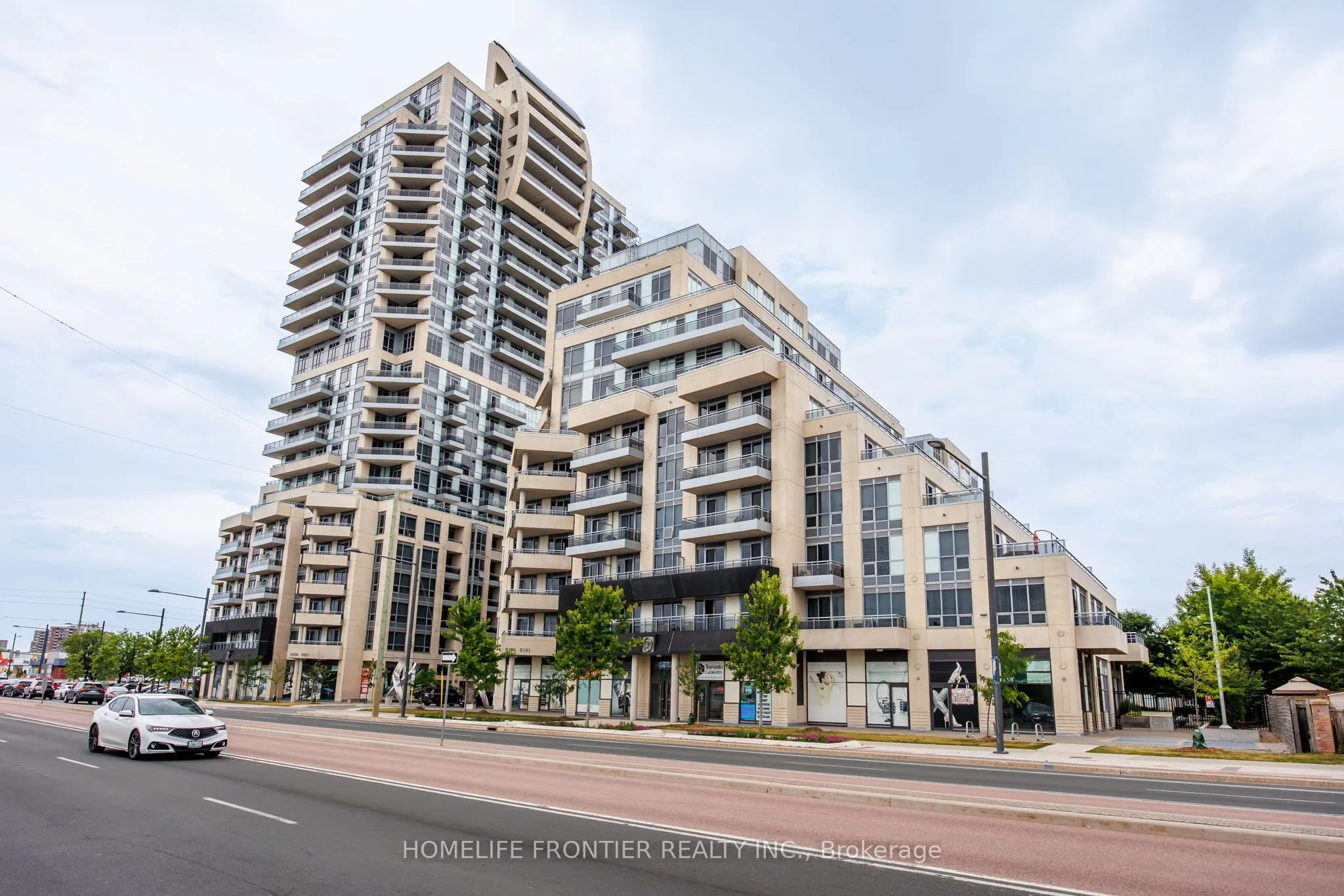 9201 Yonge Street, #807