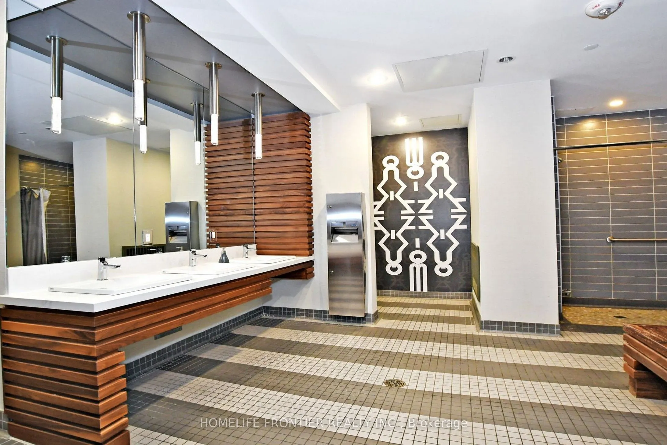 9201 Yonge Street, #807