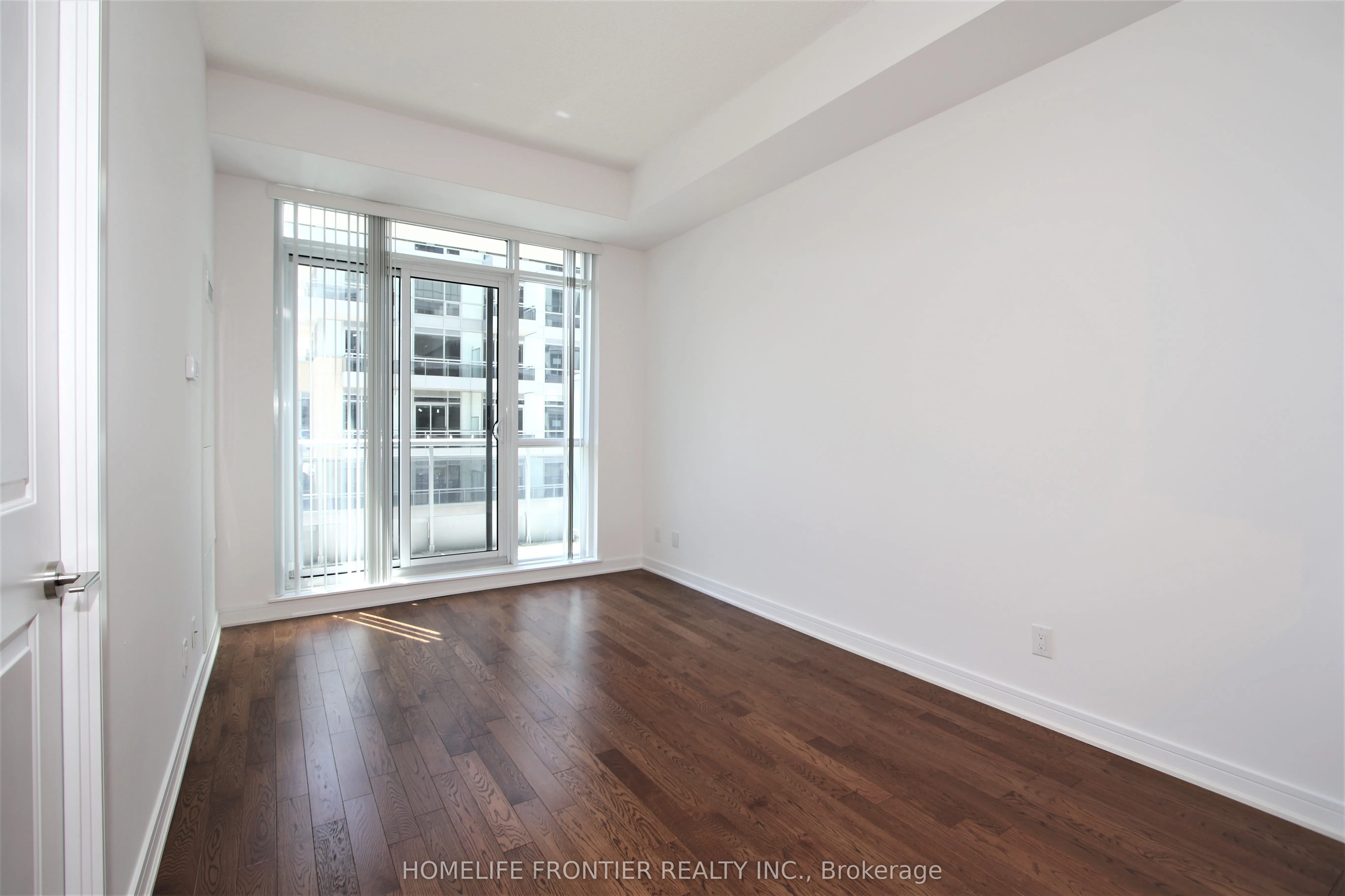 9201 Yonge Street, #807