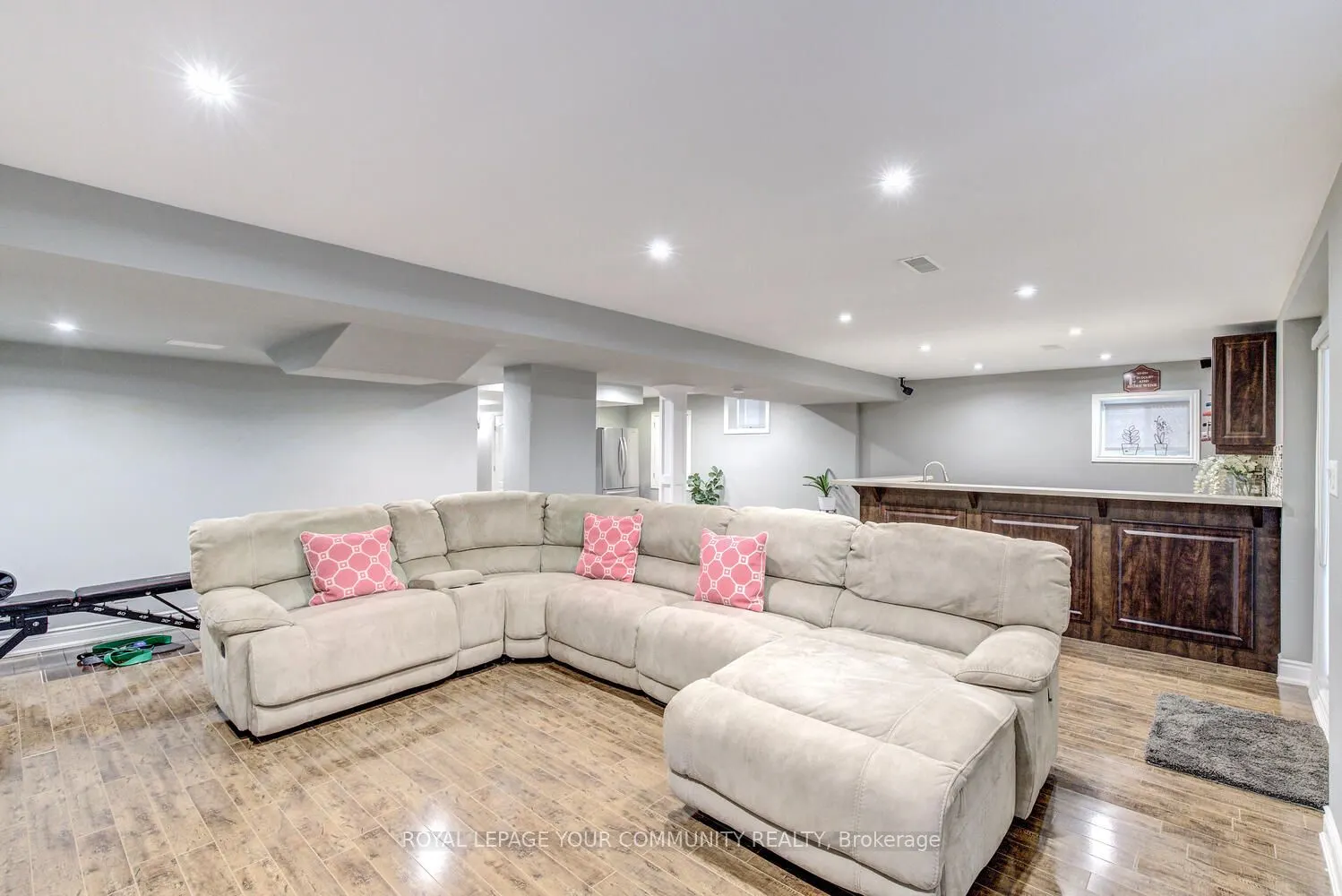 35 Chayna Crescent