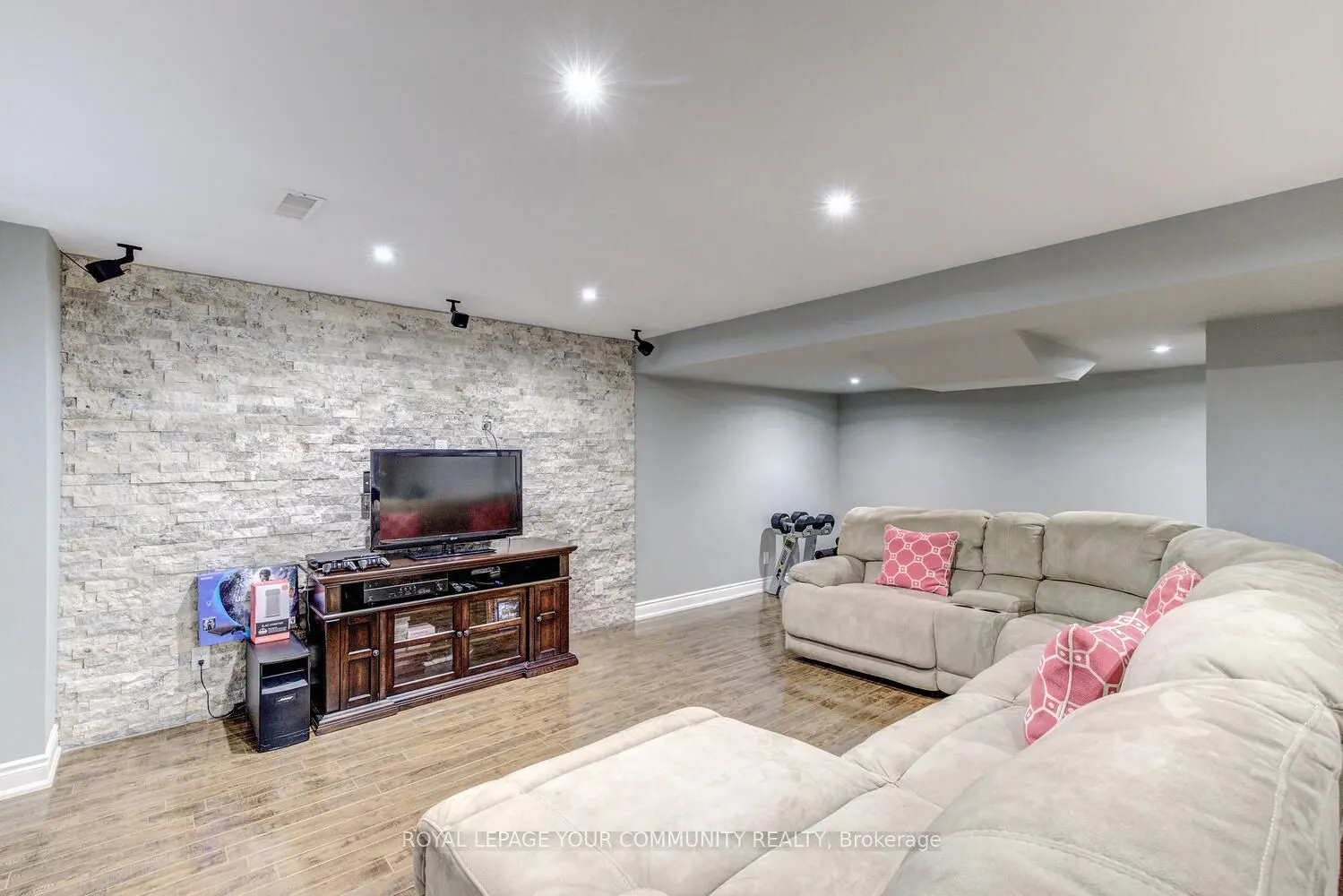 35 Chayna Crescent