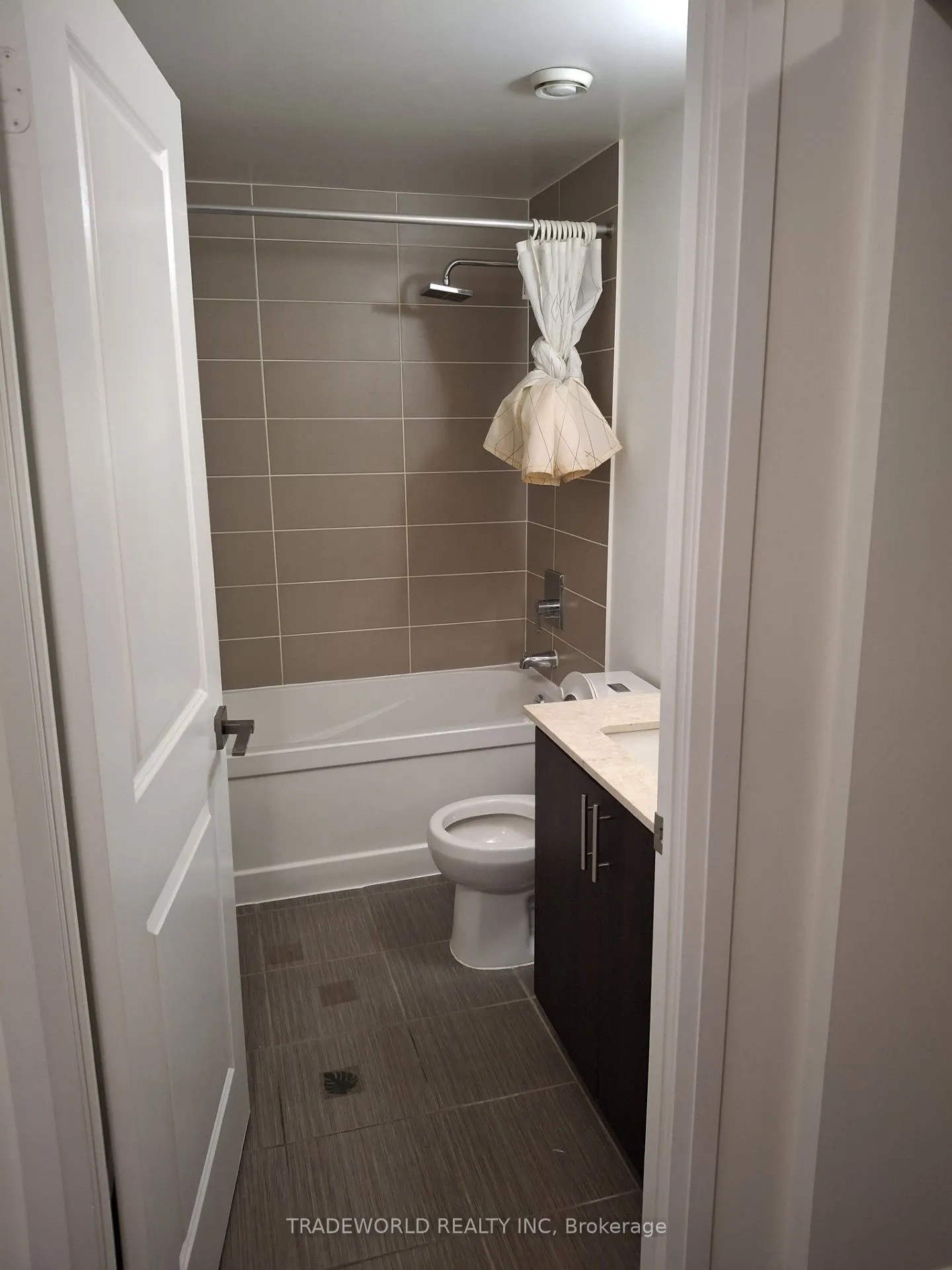 7171 Yonge Street, #901