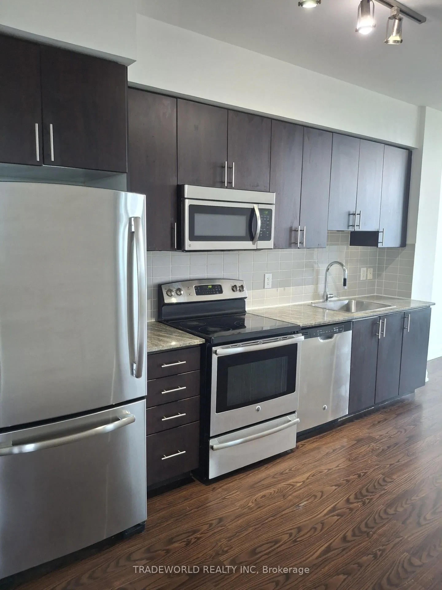 7171 Yonge Street, #901