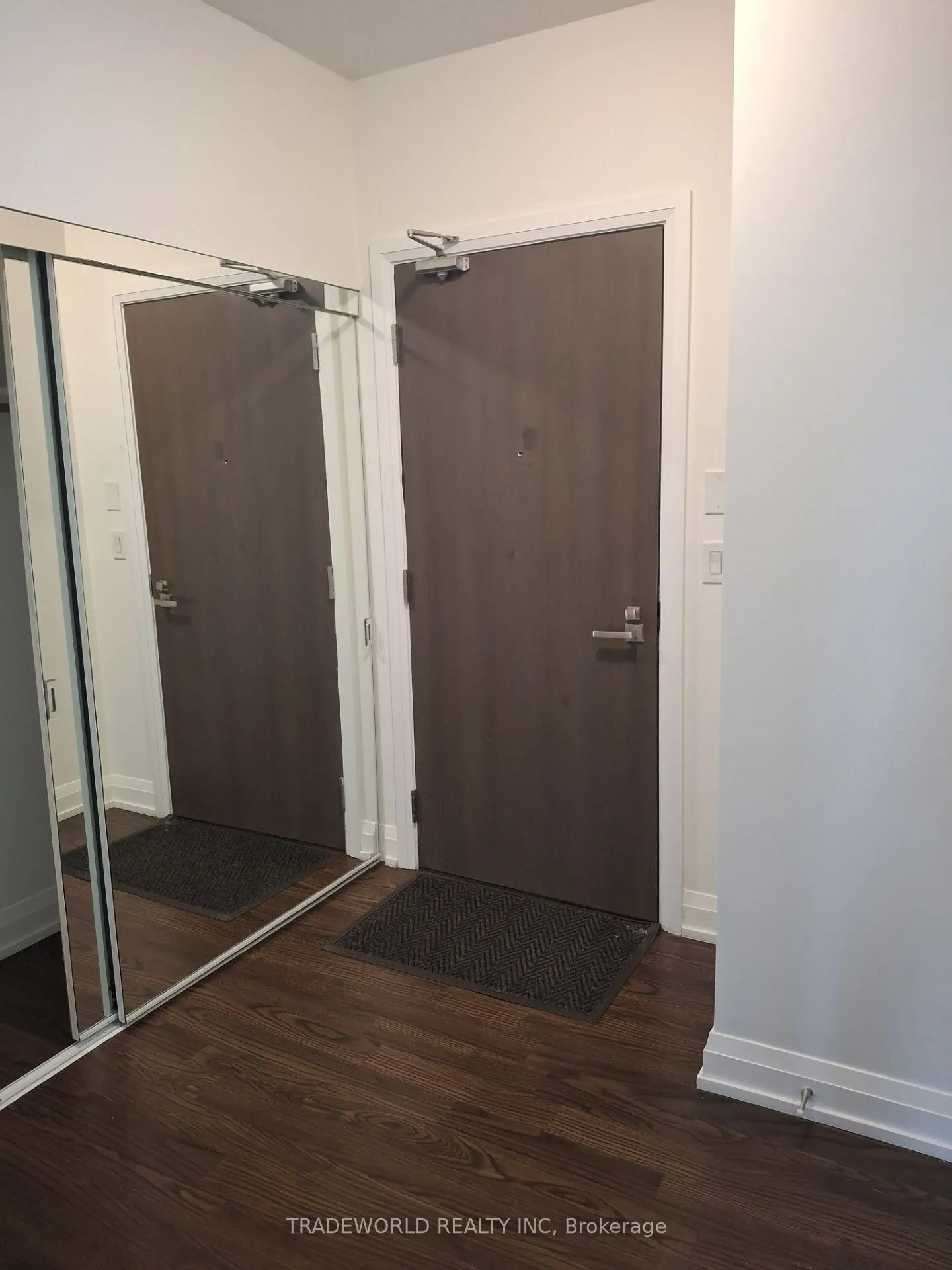 7171 Yonge Street, #901