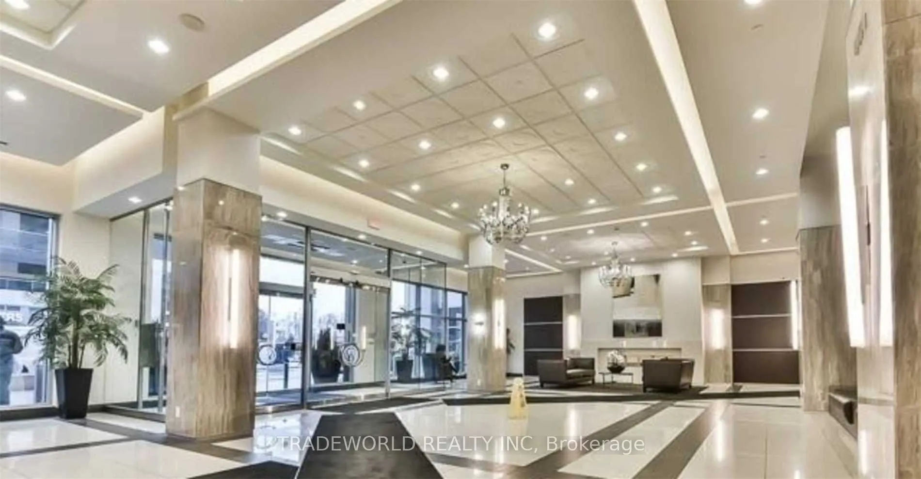 7171 Yonge Street, #901