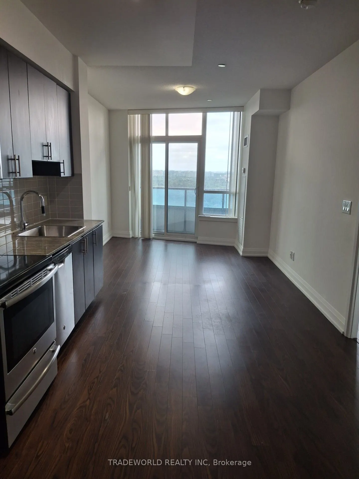 7171 Yonge Street, #901