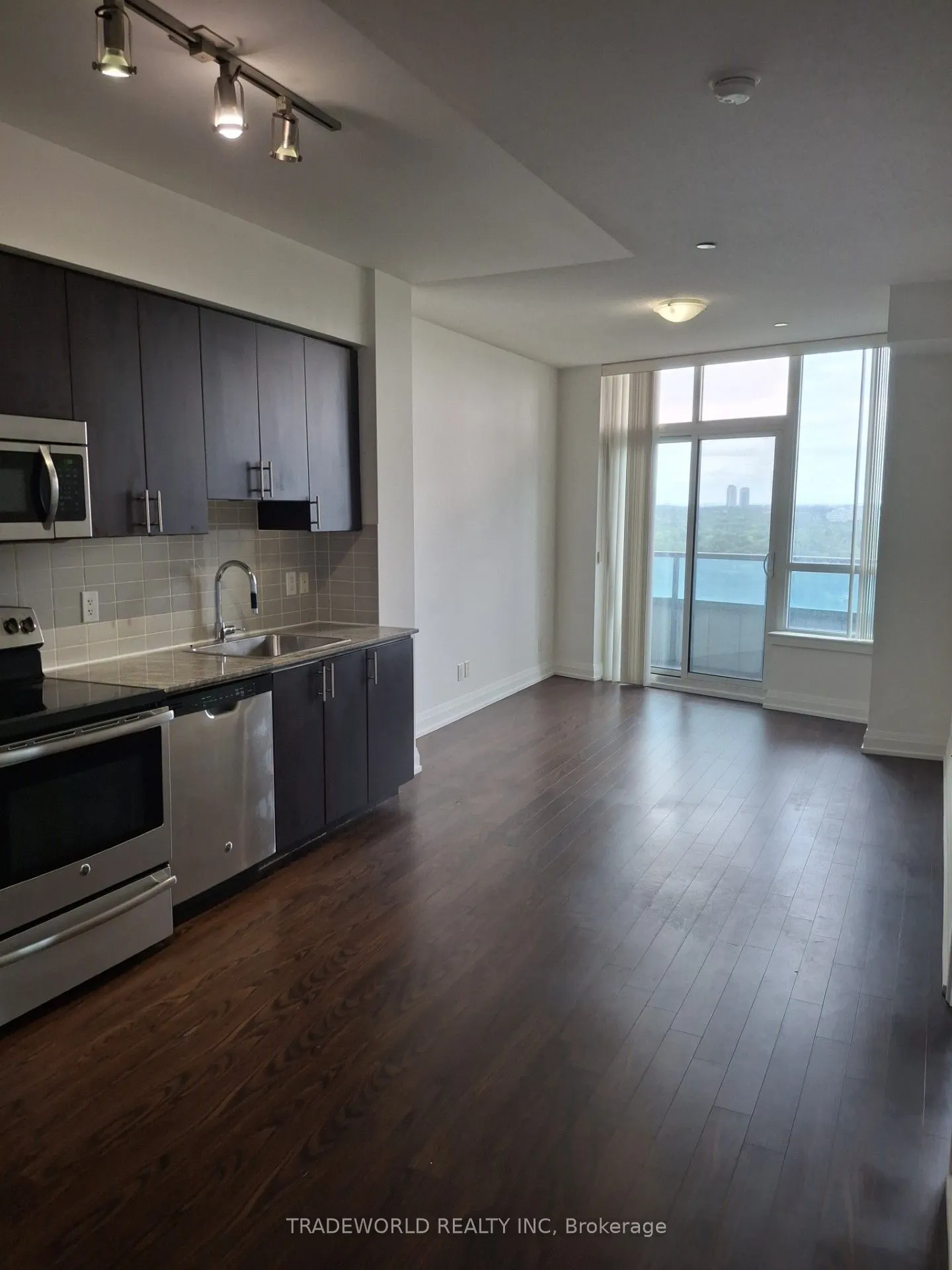 7171 Yonge Street, #901