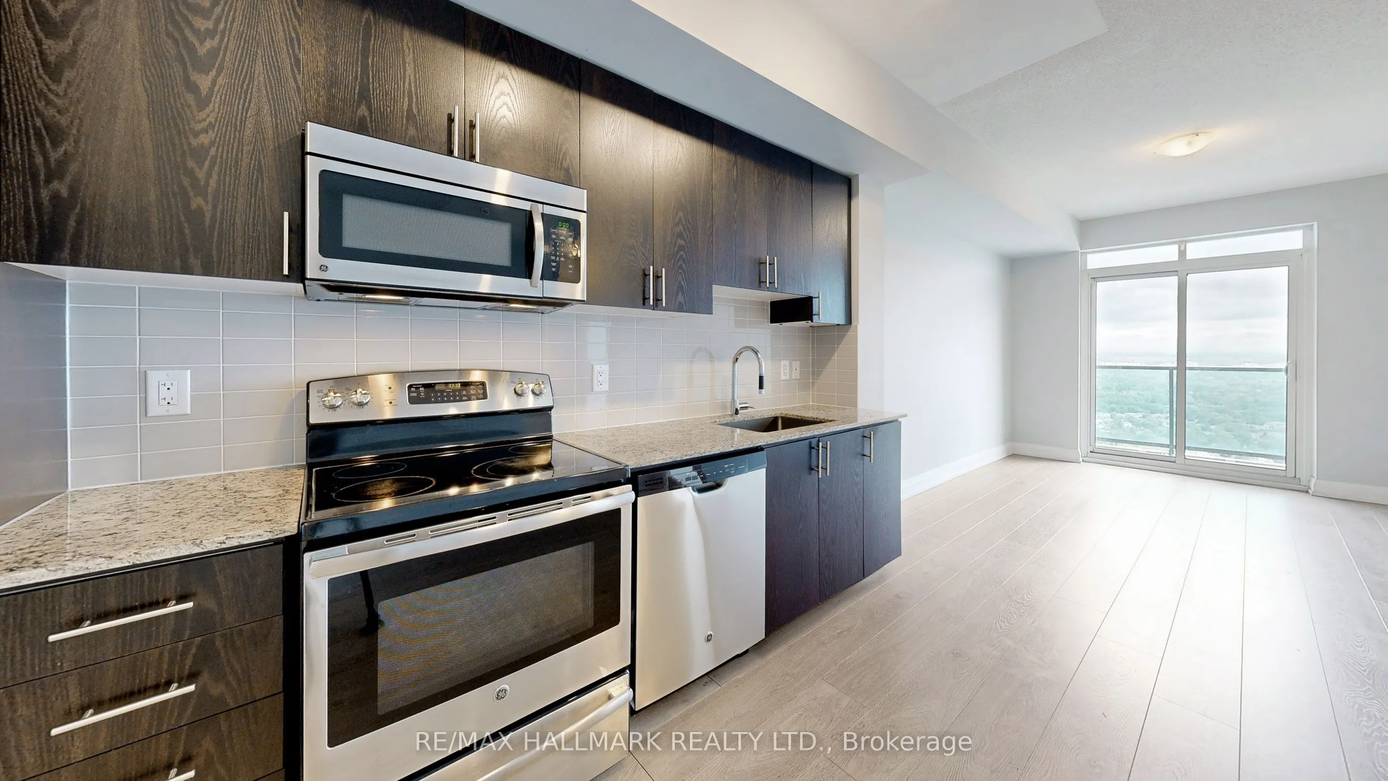 7171 Yonge Street, #2205