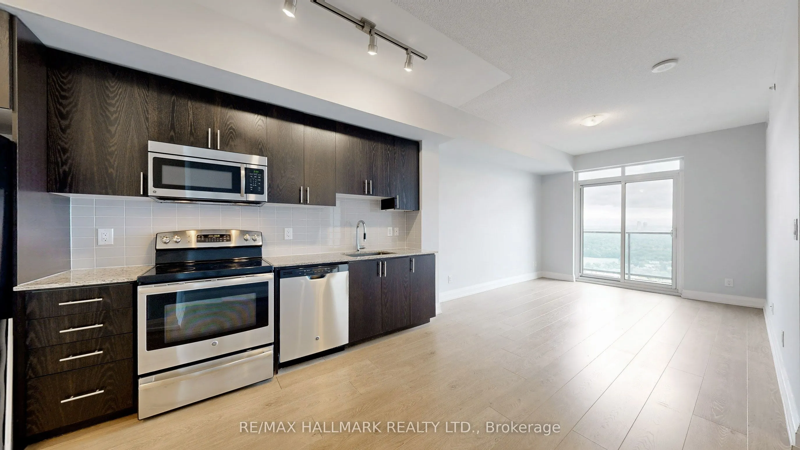 7171 Yonge Street, #2205