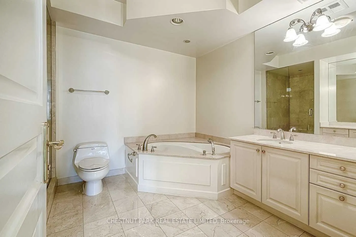 7071 Bayview Avenue, #212
