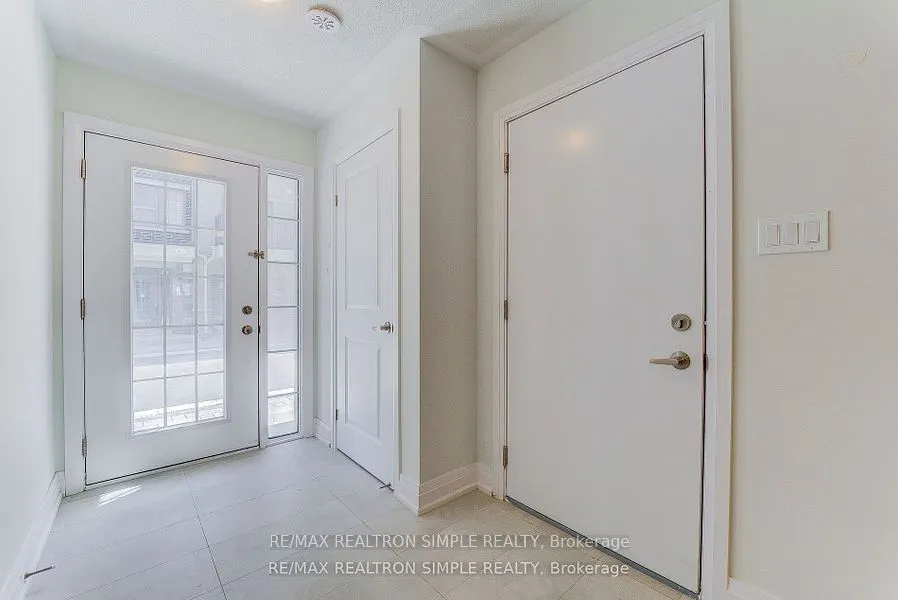 20 Maybank Lane