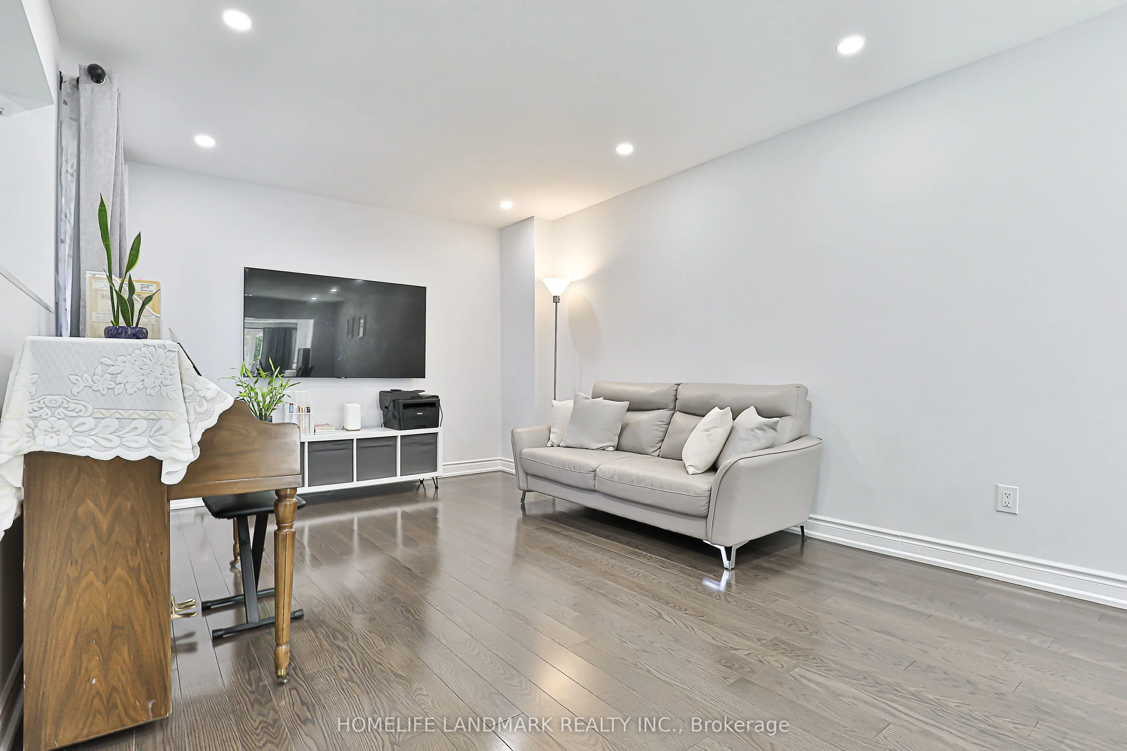 103 Fullerton Crescent