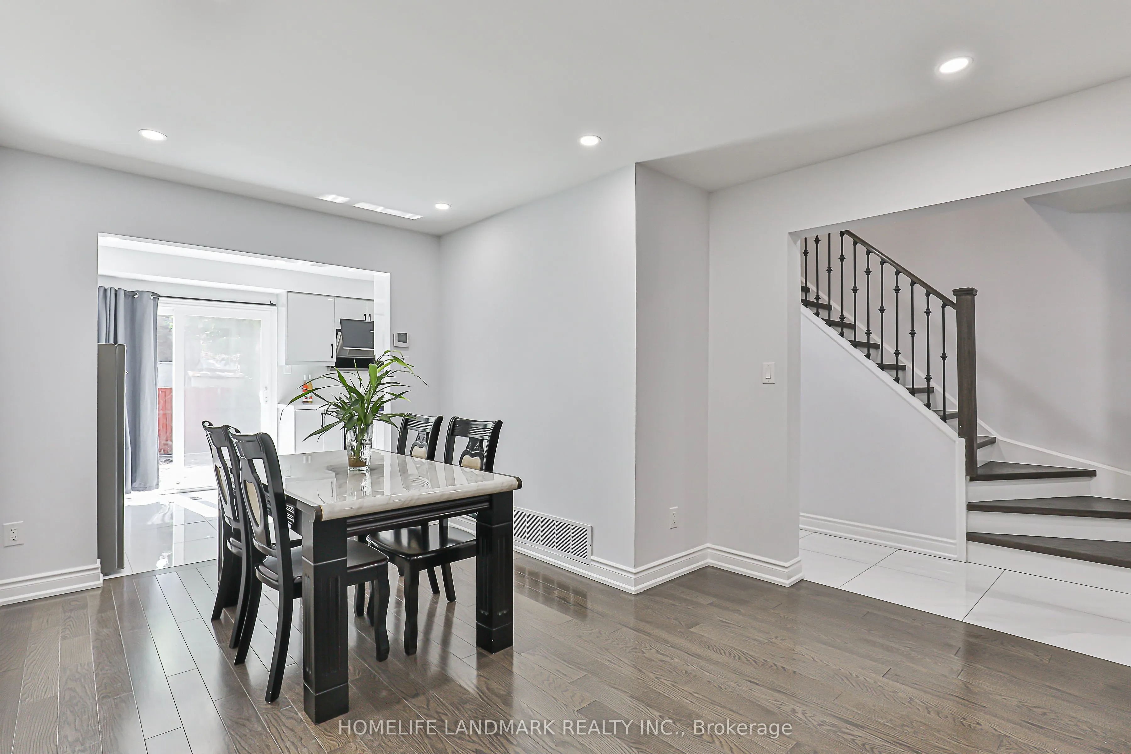103 Fullerton Crescent