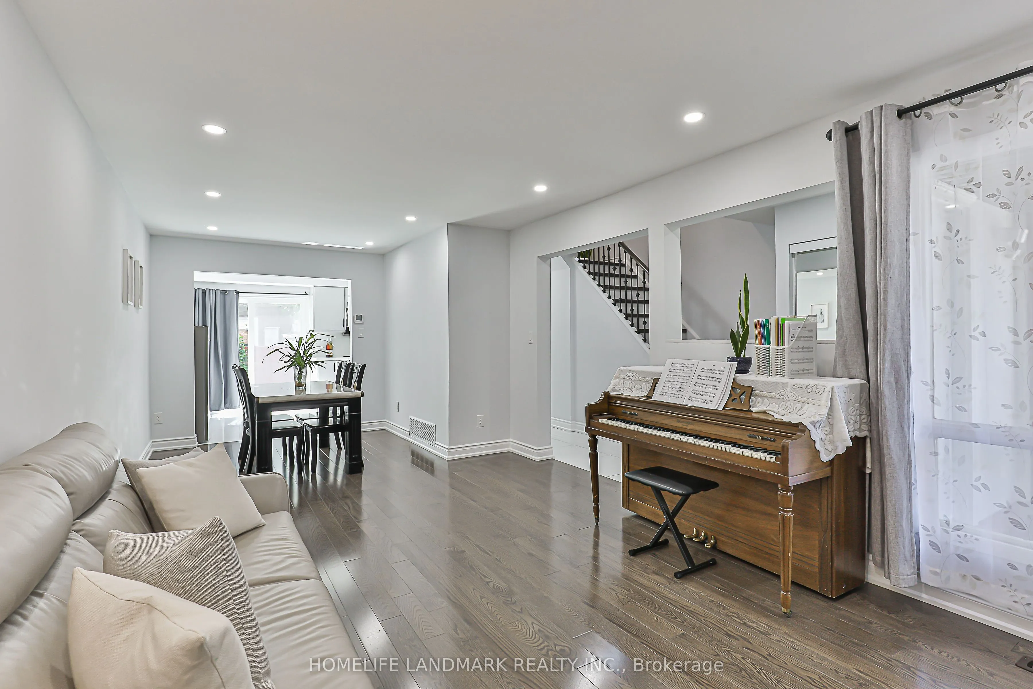 103 Fullerton Crescent