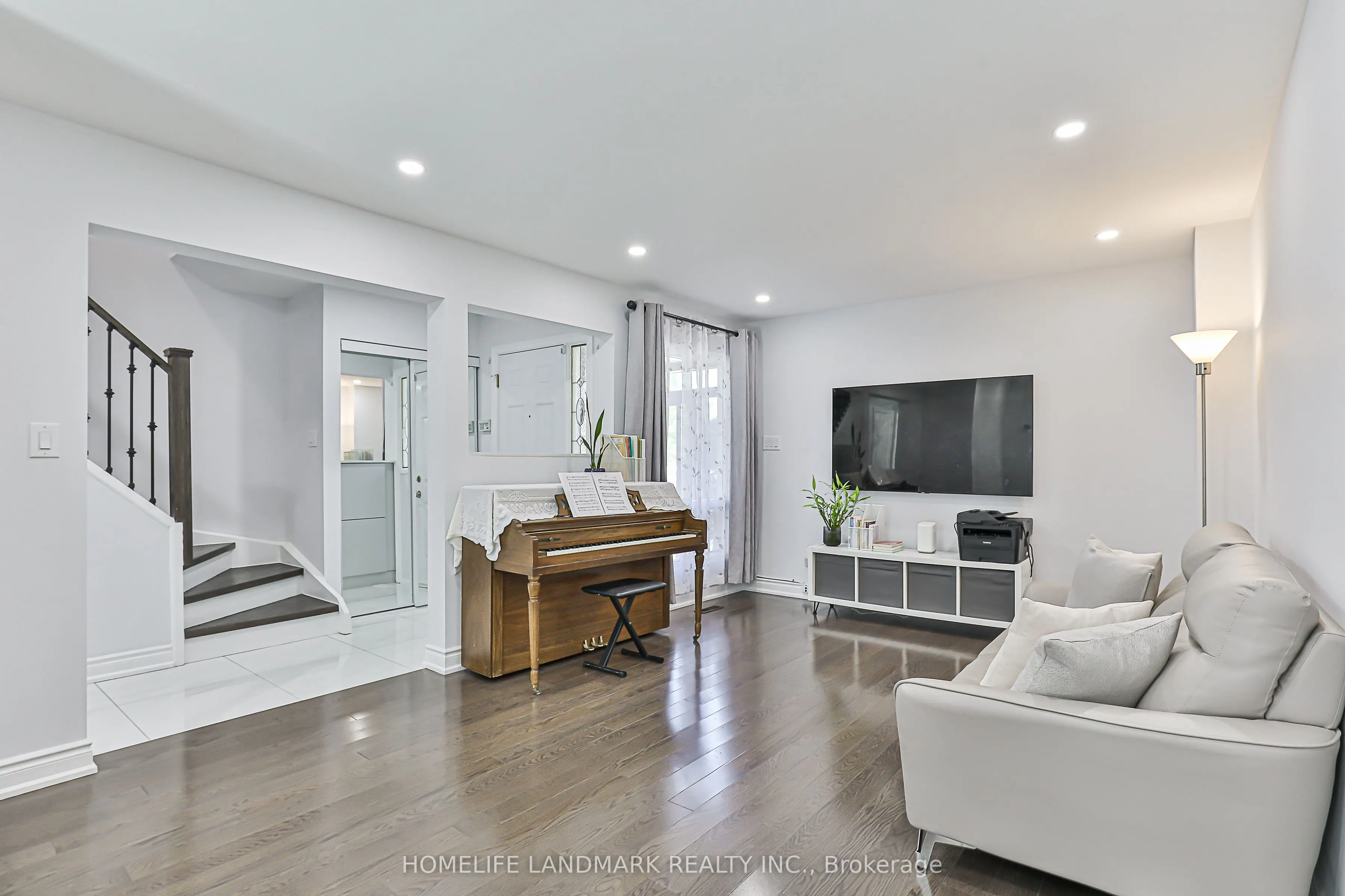 103 Fullerton Crescent