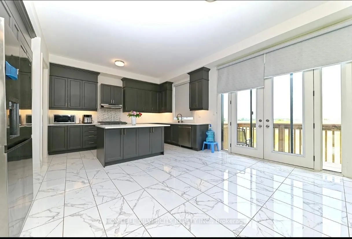 33 Sparrow Way