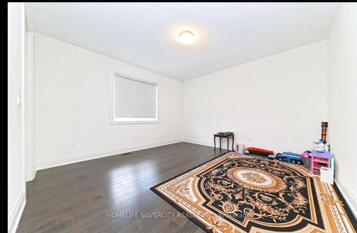 33 Sparrow Way
