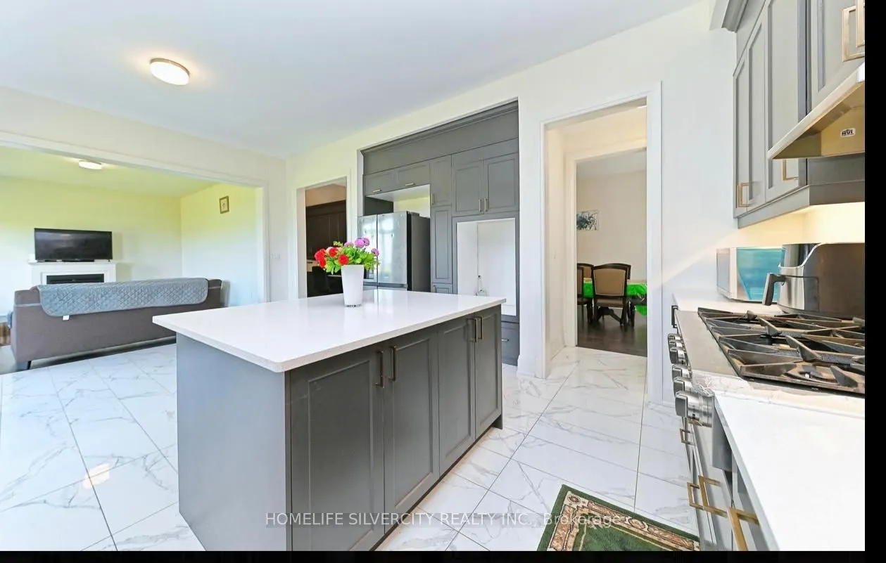 33 Sparrow Way