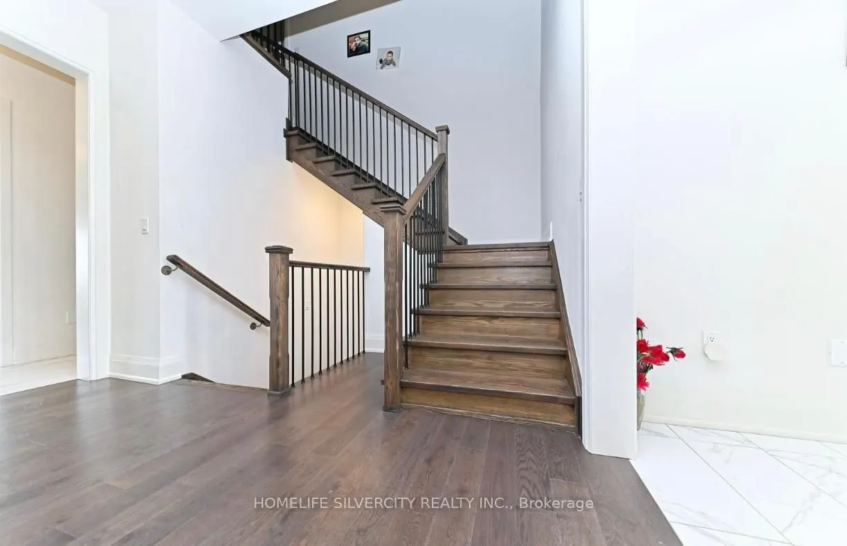 33 Sparrow Way