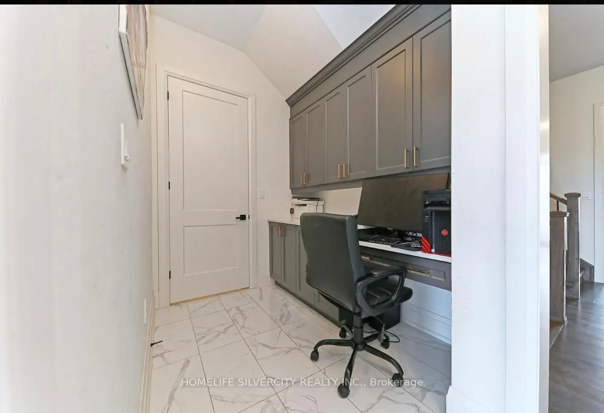 33 Sparrow Way
