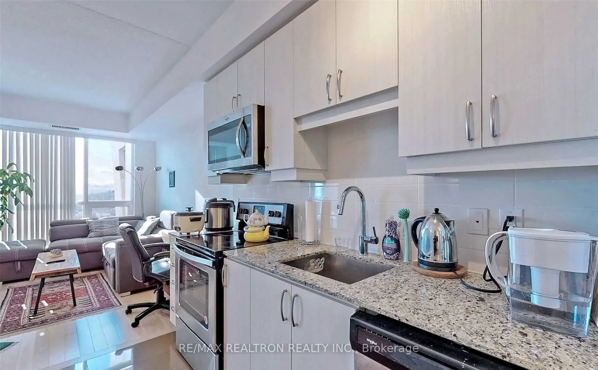 9201 yonge Street, #2105