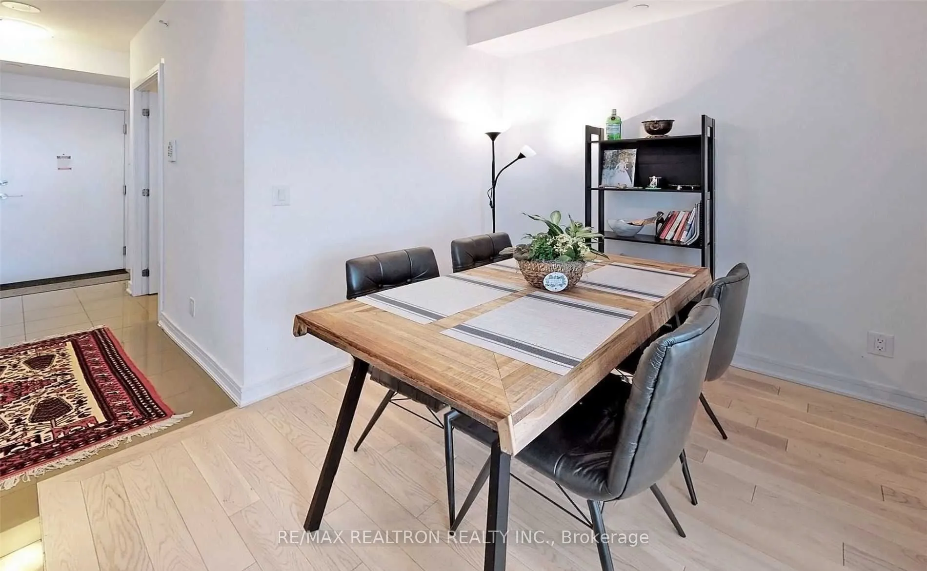 9201 yonge Street, #2105