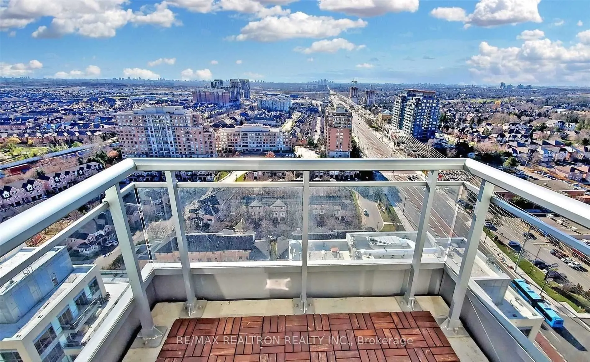 9201 yonge Street, #2105