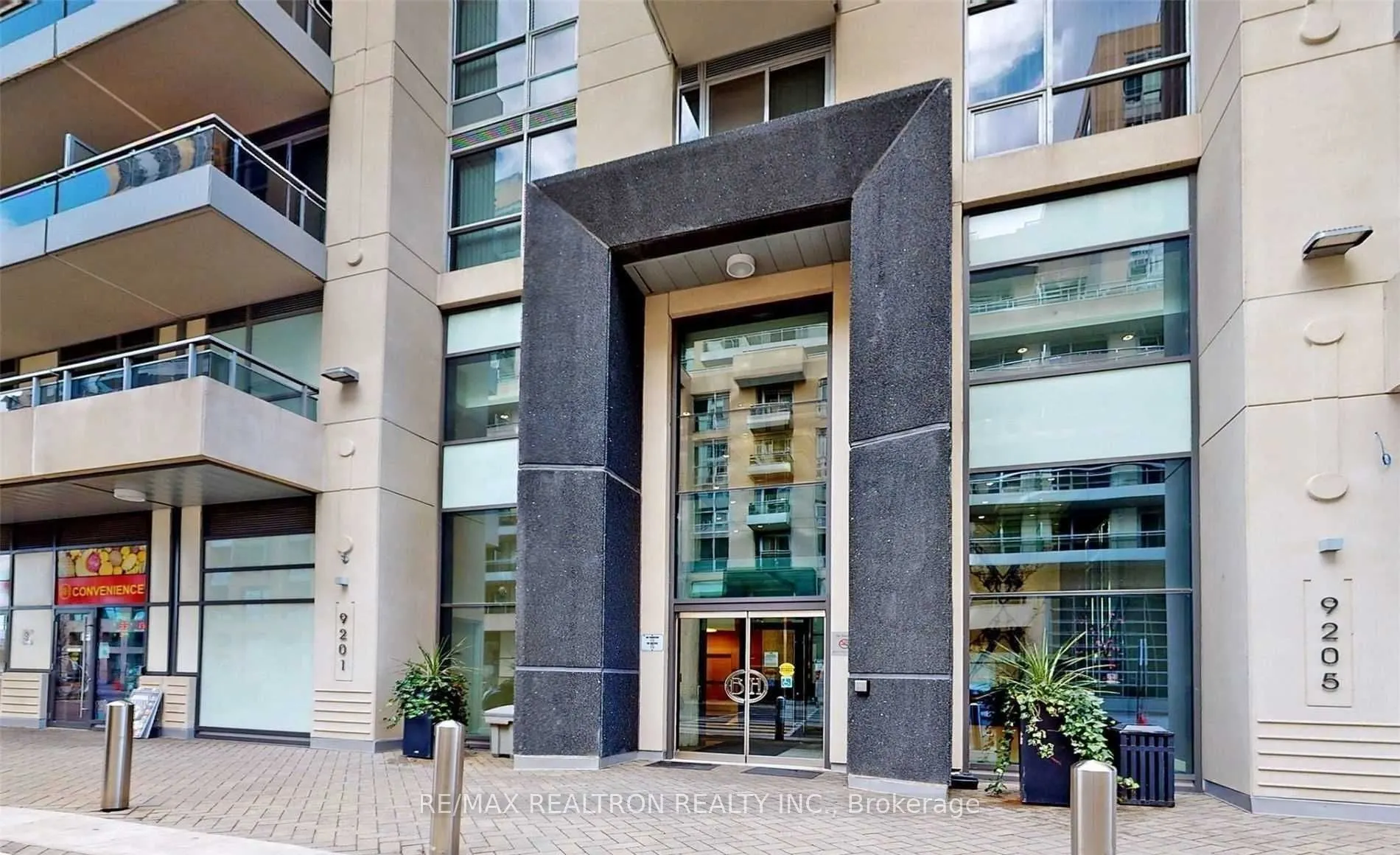 9201 yonge Street, #2105