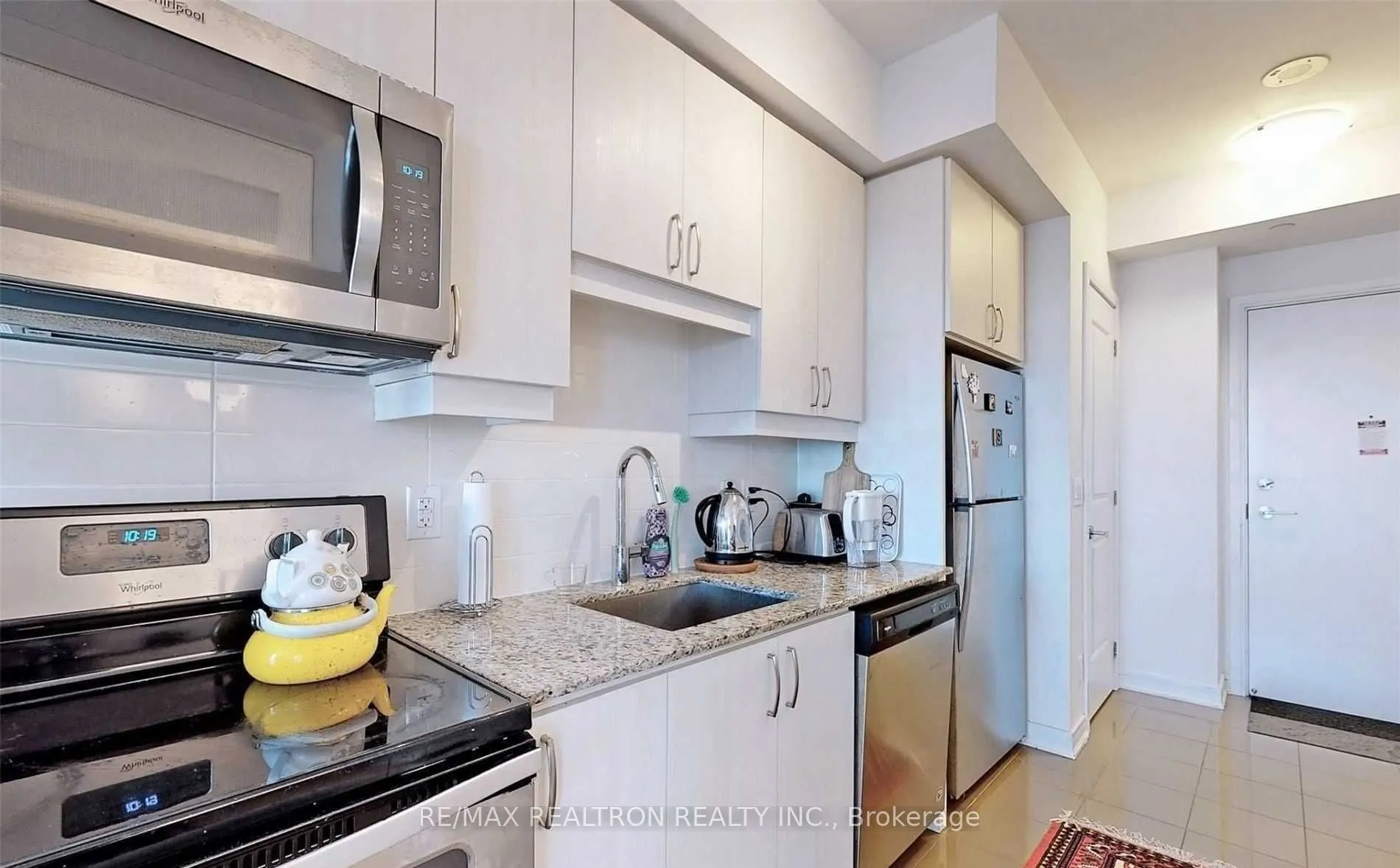 9201 yonge Street, #2105