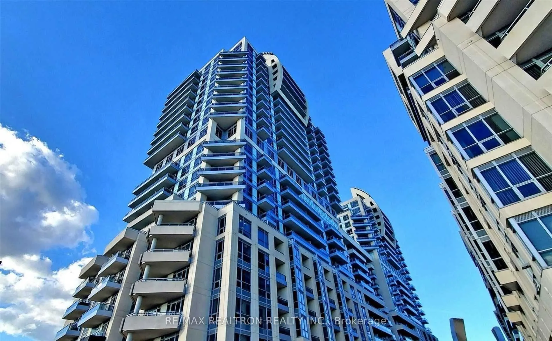9201 yonge Street, #2105