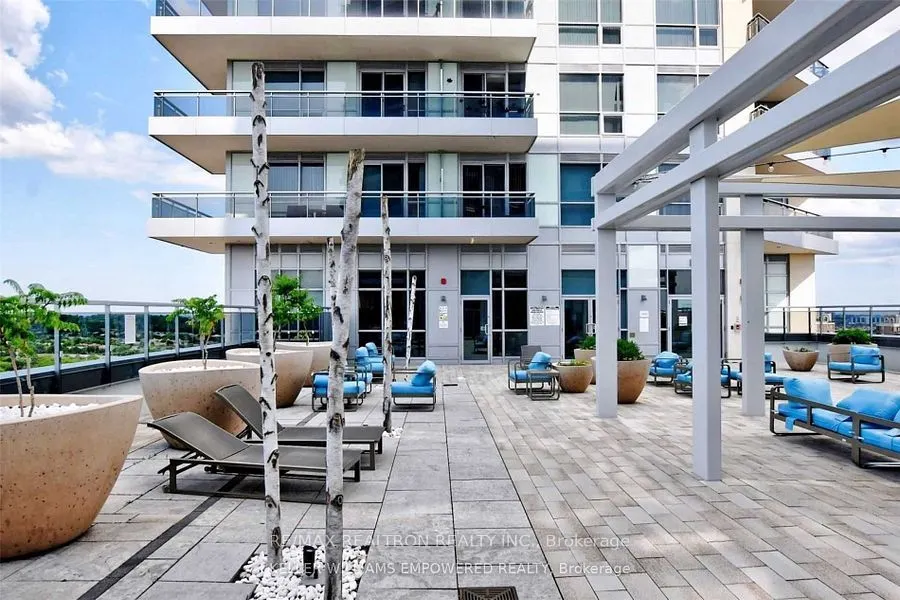 9201 yonge Street, #2105