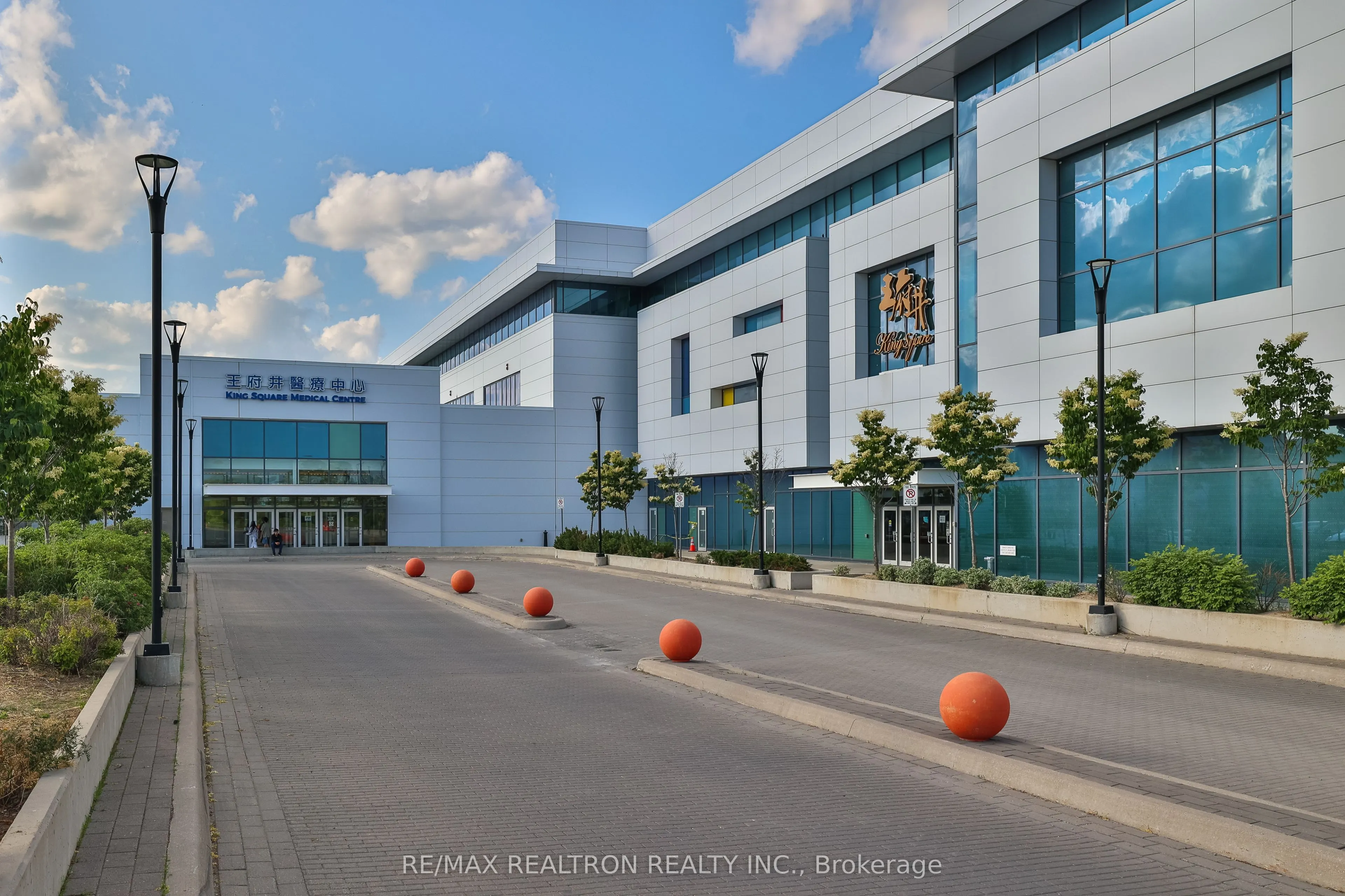 9390 Woodbine Avenue, #2D1