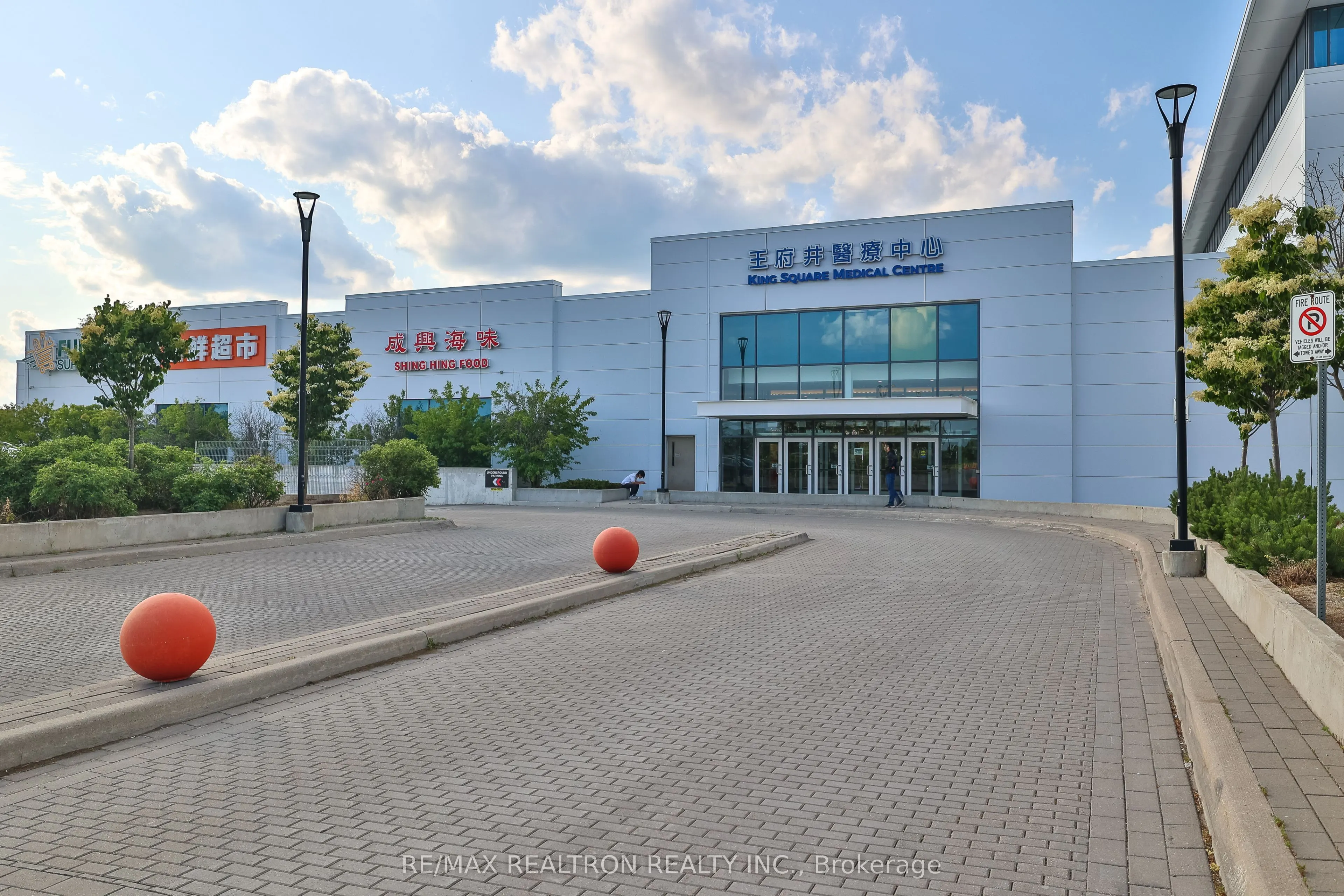 9390 Woodbine Avenue, #2D1