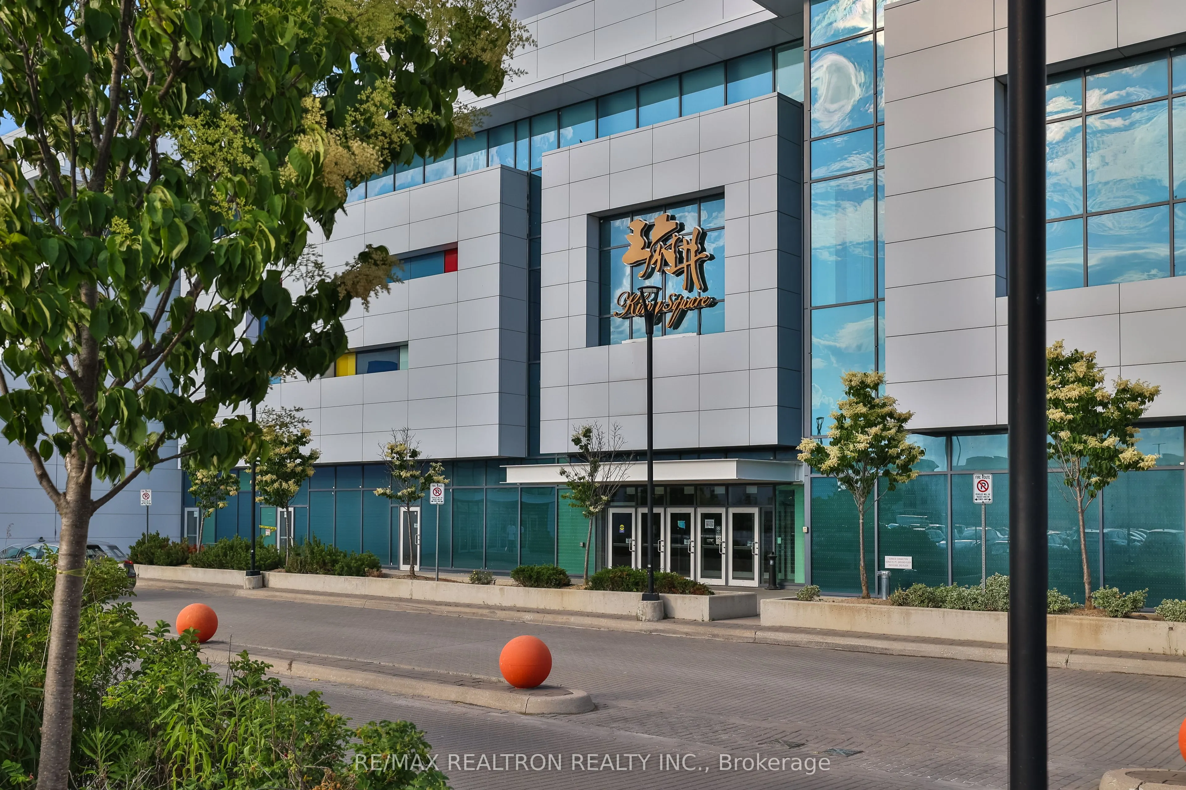 9390 Woodbine Avenue, #2D1