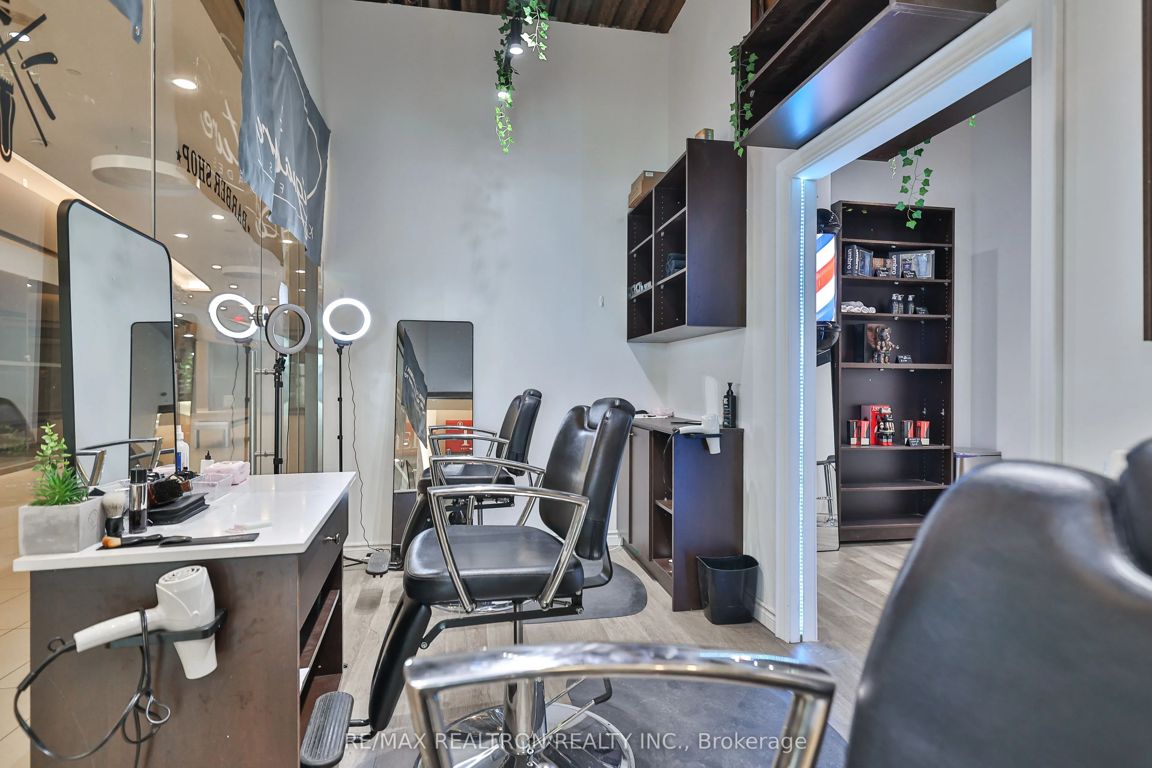 9390 Woodbine Avenue, #2D1