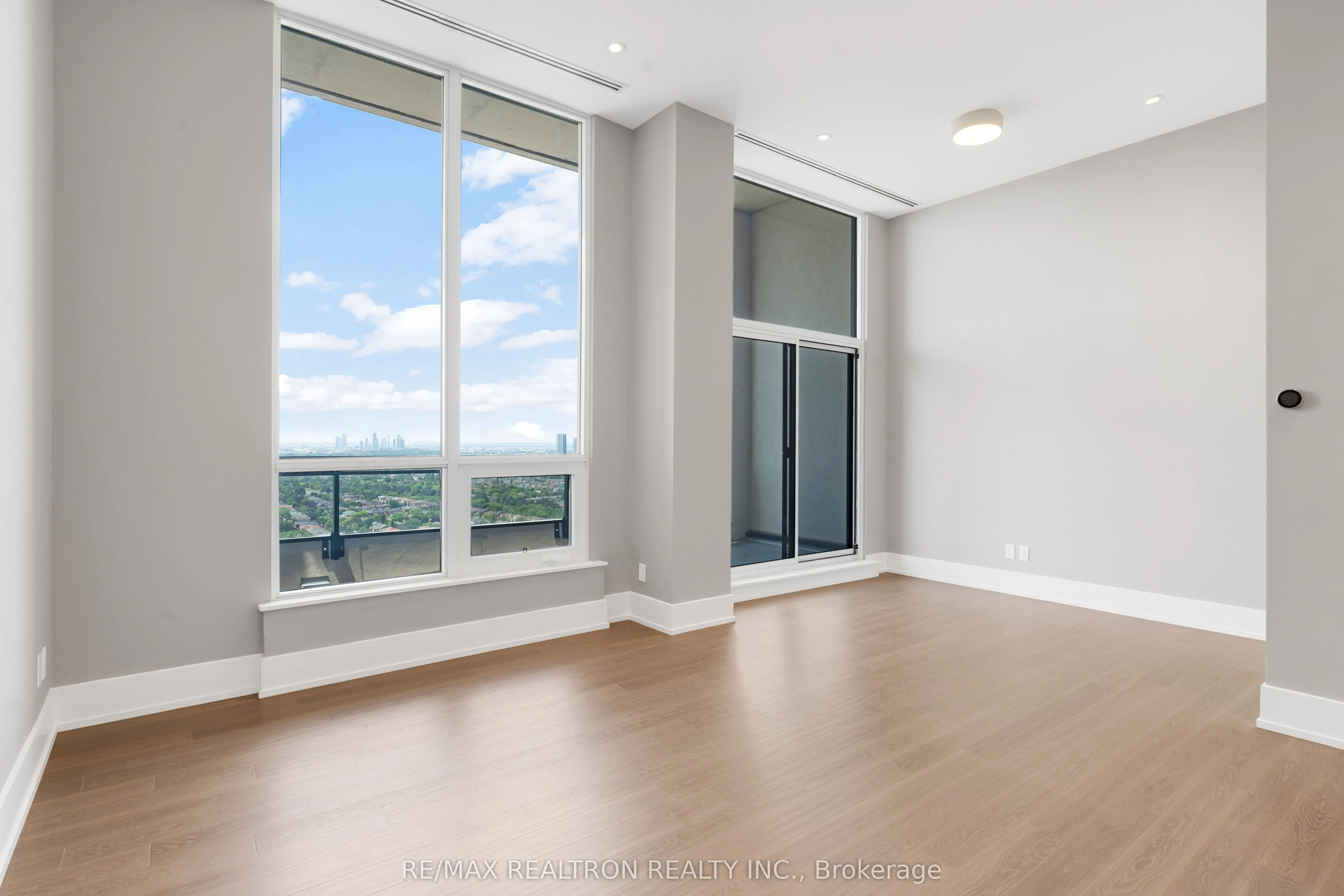 1 Grandview Avenue, #PH1