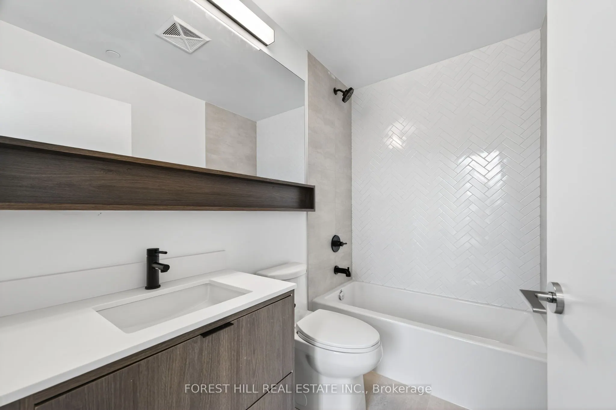 8888 Yonge Street, #802